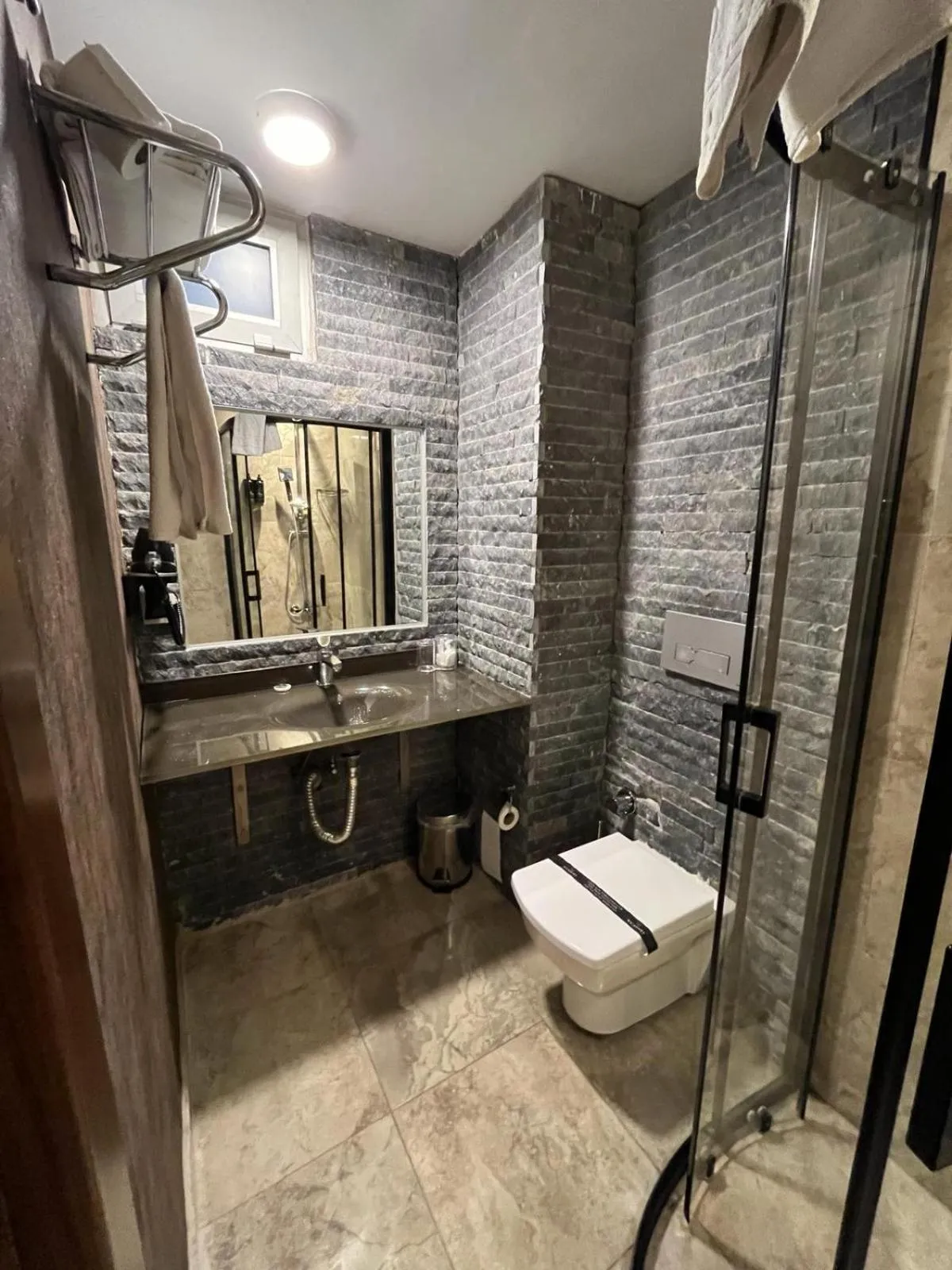 Shower in Weingart Seaside Hotel