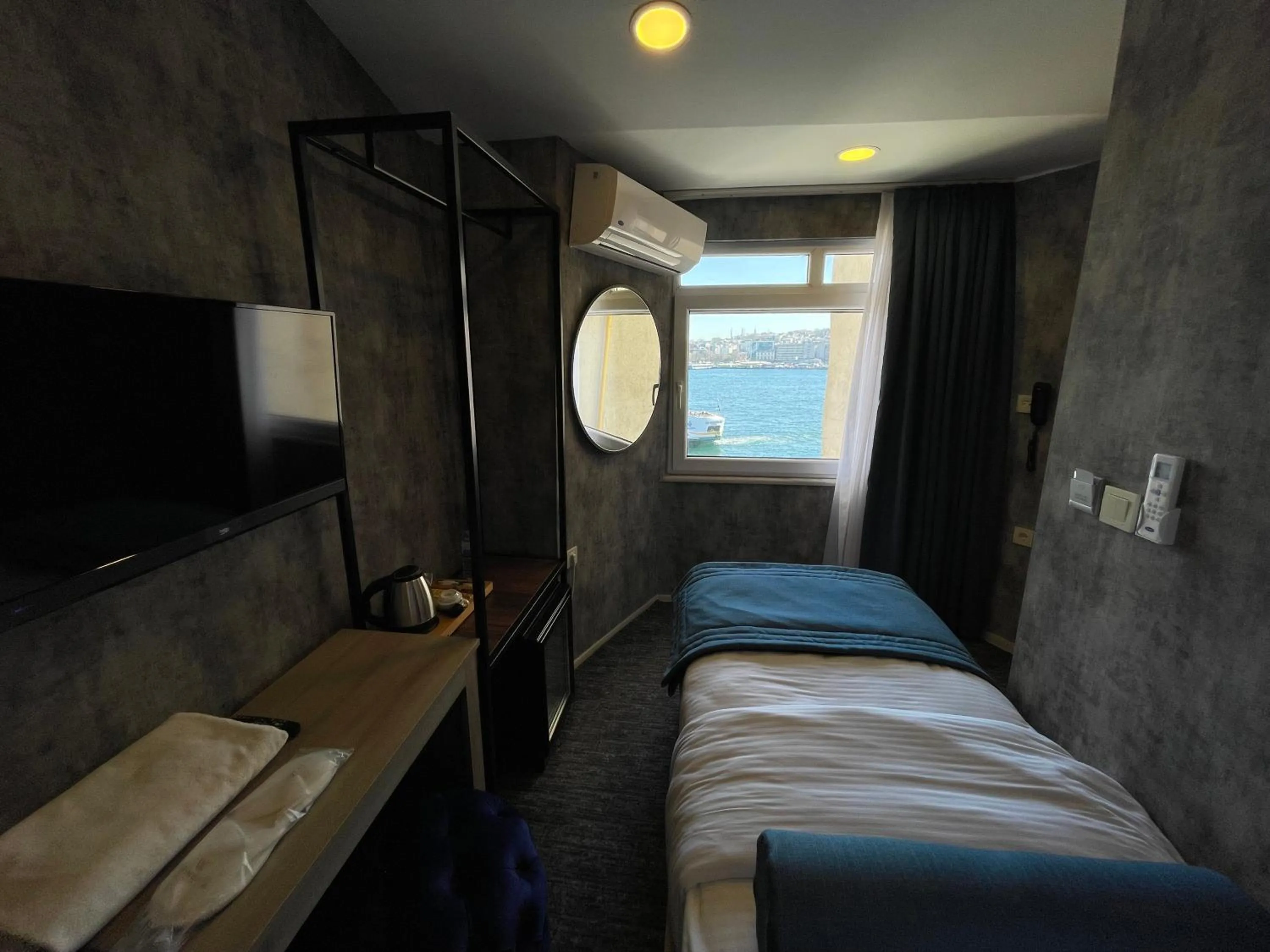 Bed in Weingart Seaside Hotel