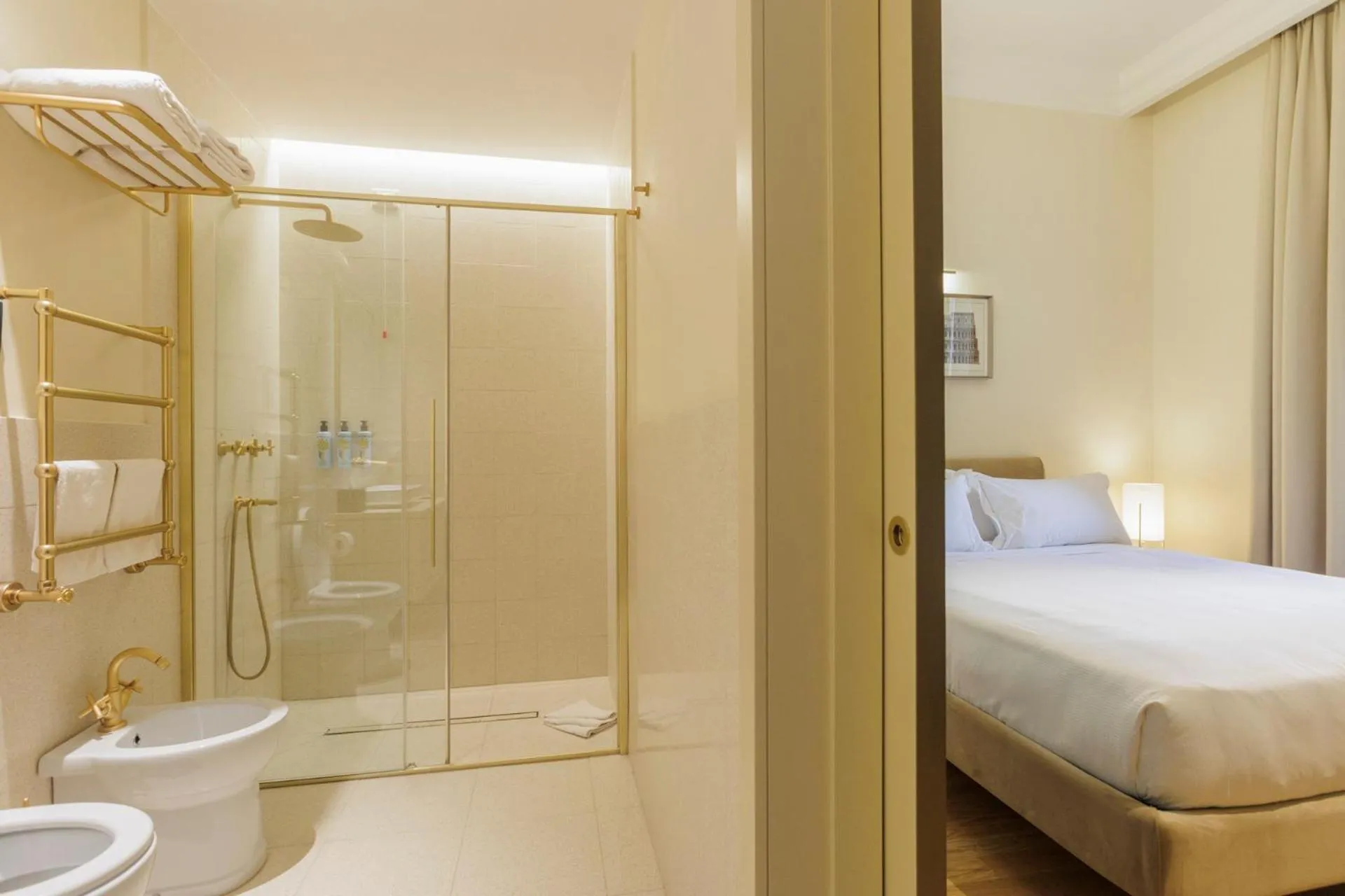 Bathroom, Bed in Sentho Roma