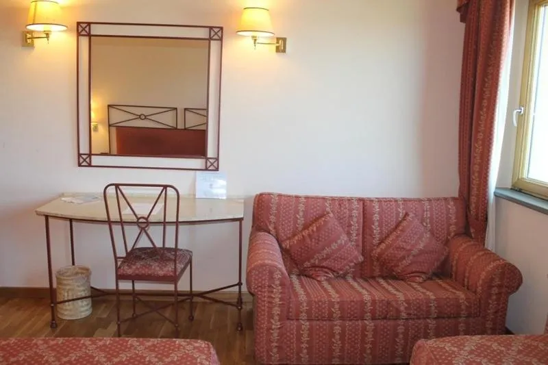 Seating area in Hotel Semifonte