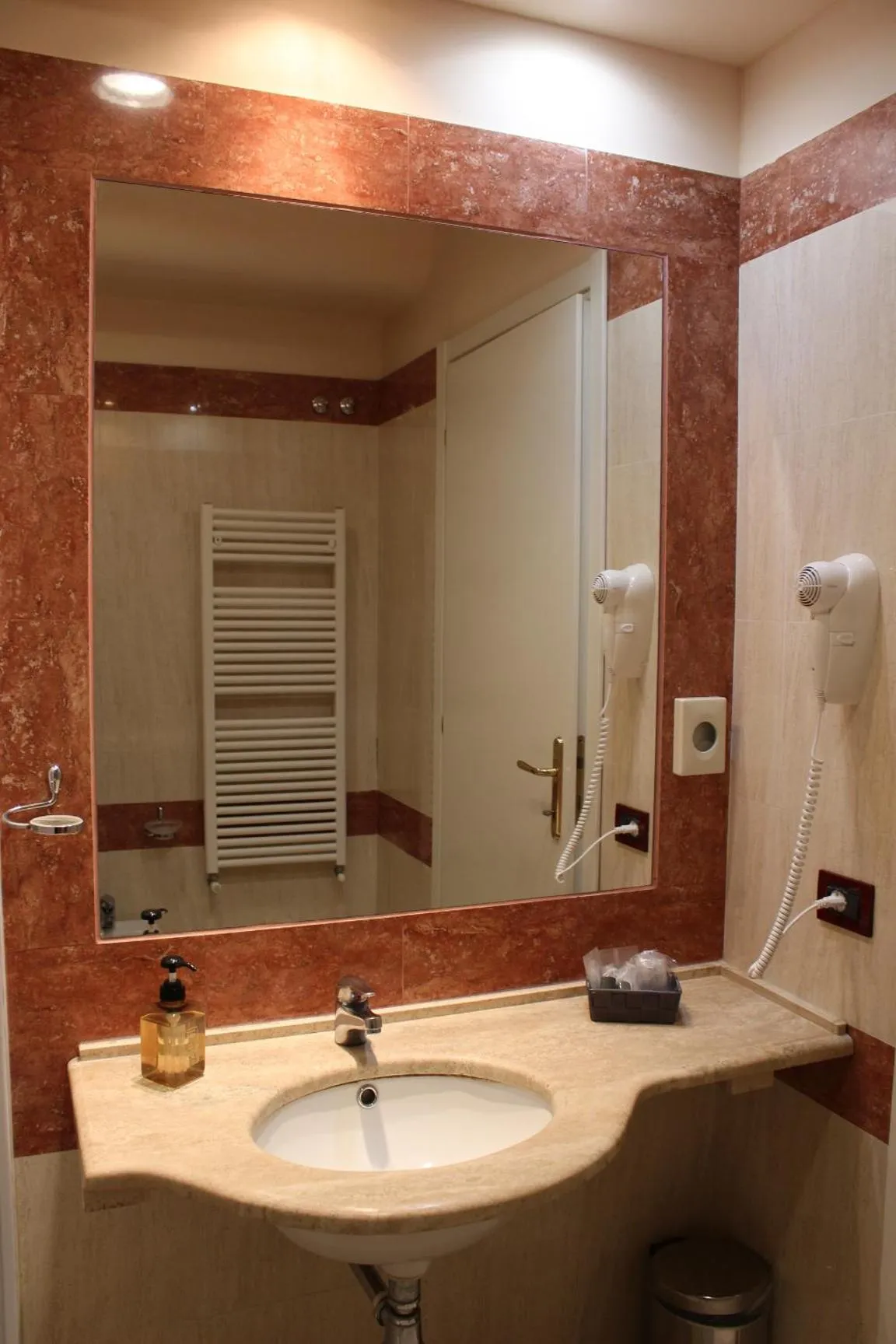 Bathroom in Hotel Semifonte