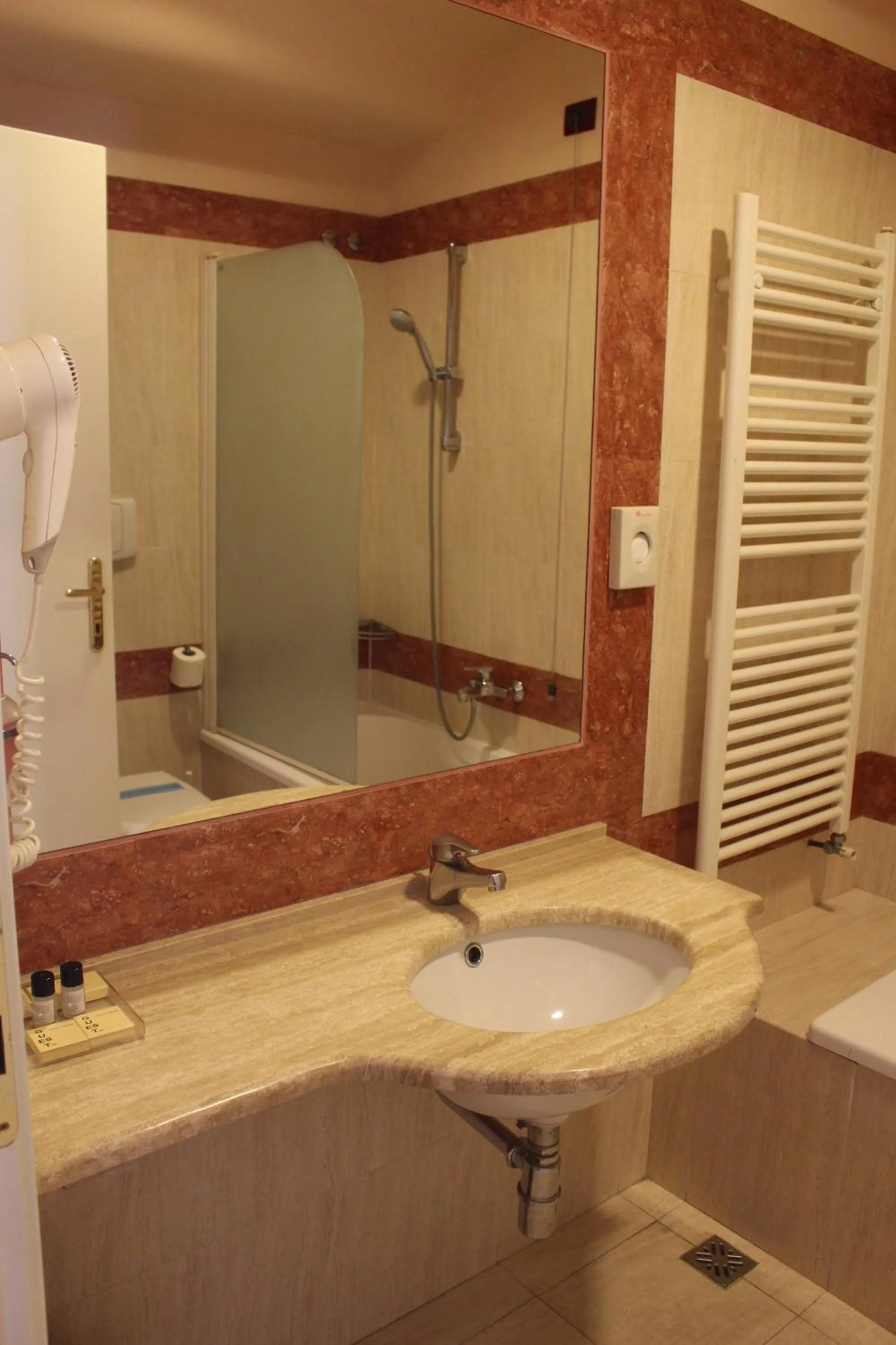Bathroom in Hotel Semifonte