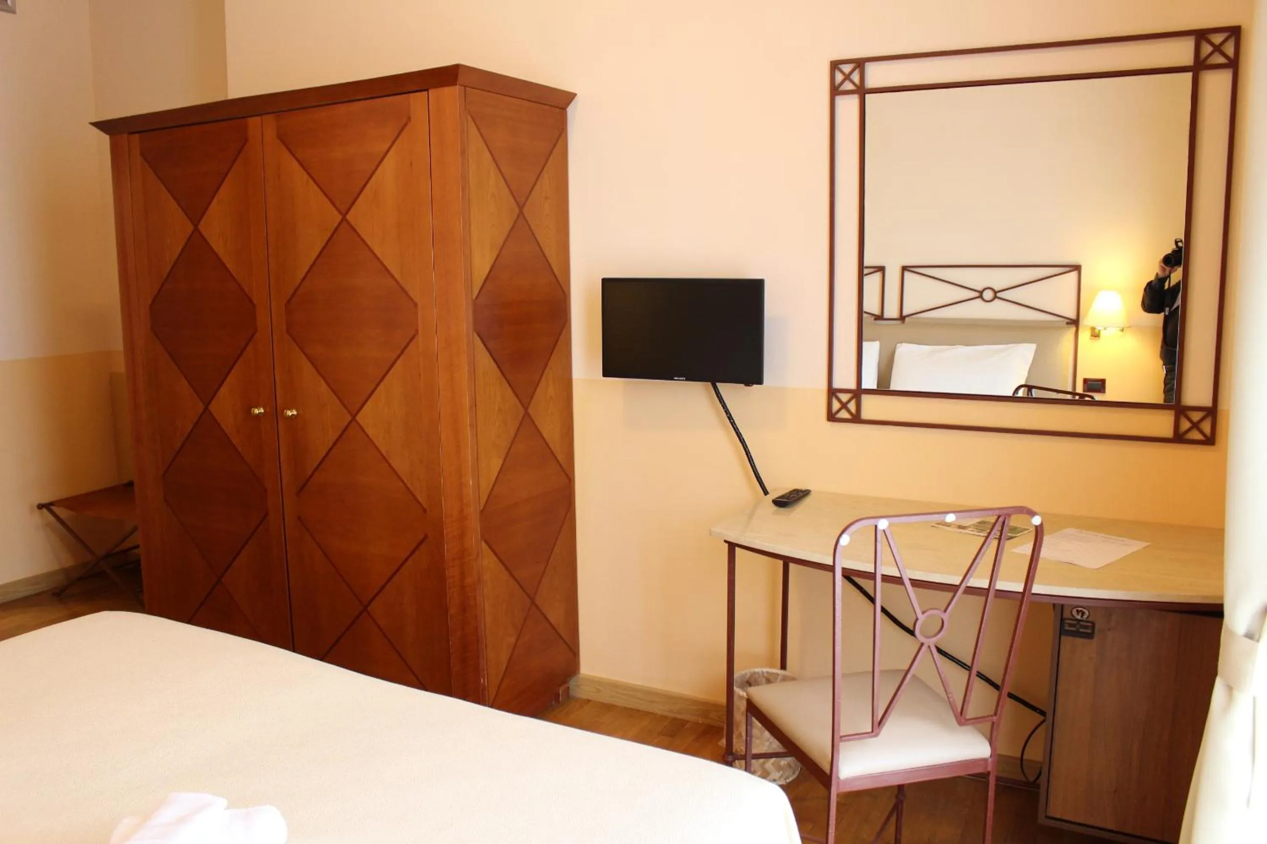 TV and multimedia, Bed in Hotel Semifonte