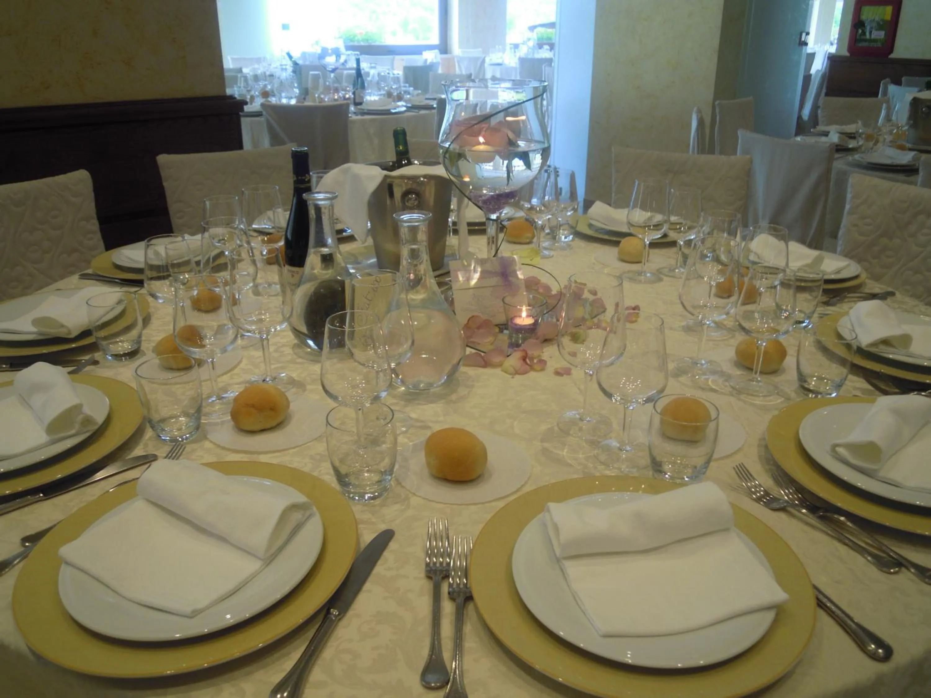 Restaurant/places to eat in Park Hotel