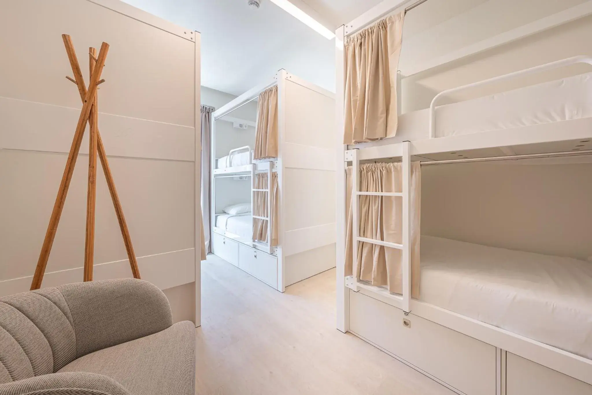 Bed in 6-Bed Superior Female Dormitory Room in We Hate F Tourists Bed in 6-Bed Superior Female Dormitory Room in We Hate F Tourists