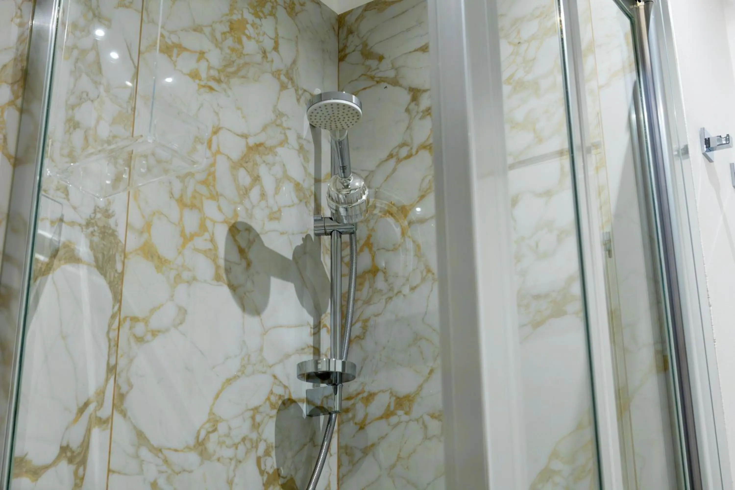 Shower in Residence D'azeglio