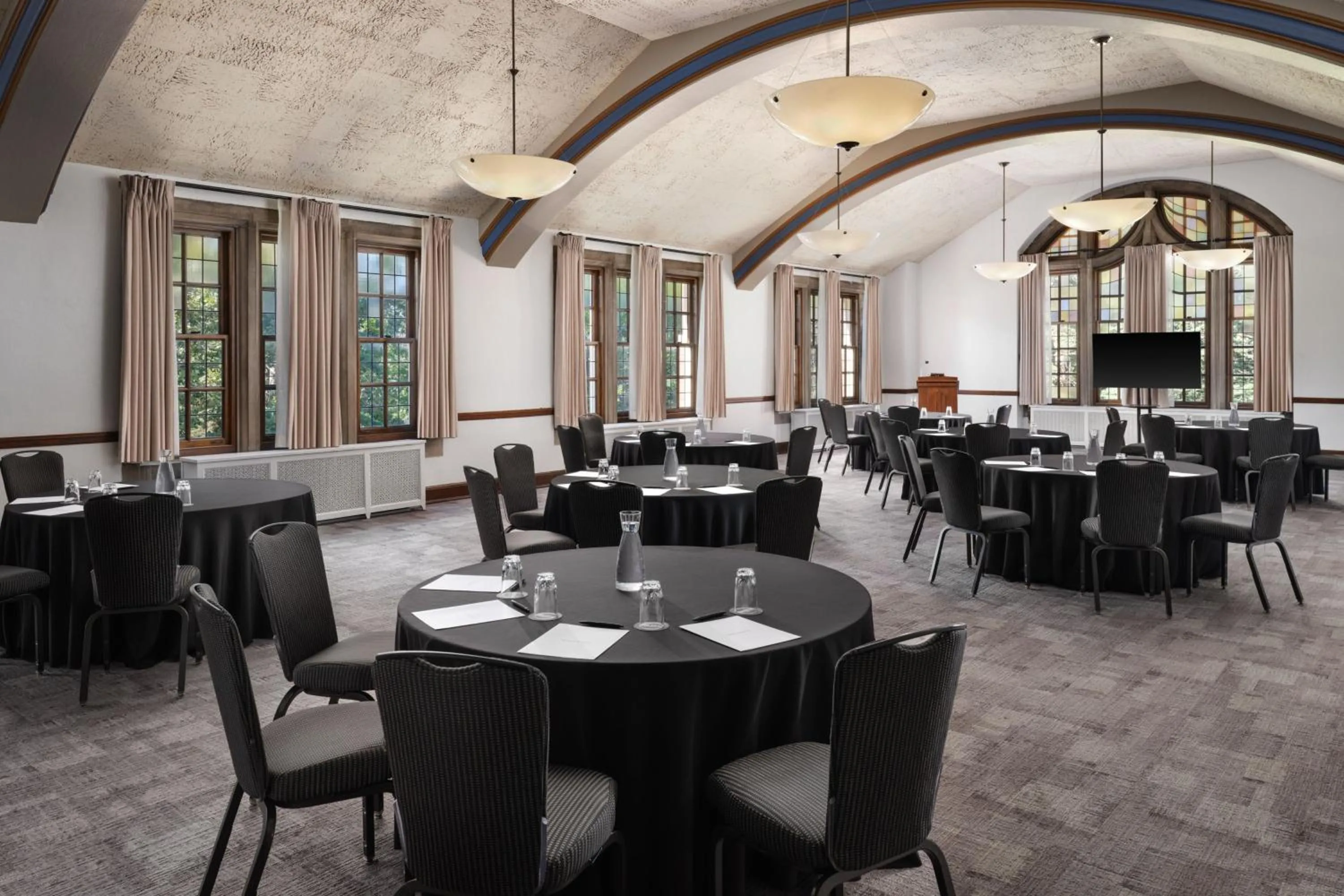 Lounge or bar in The Union Club Hotel at Purdue University, Autograph Collection