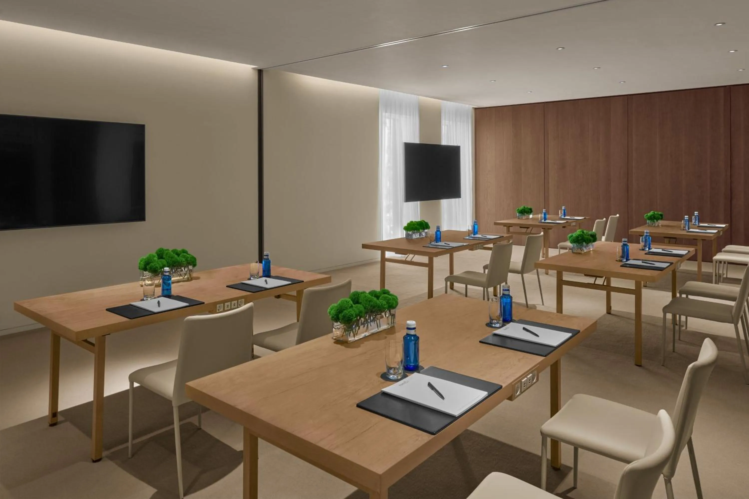 Meeting/conference room in The Madrid EDITION