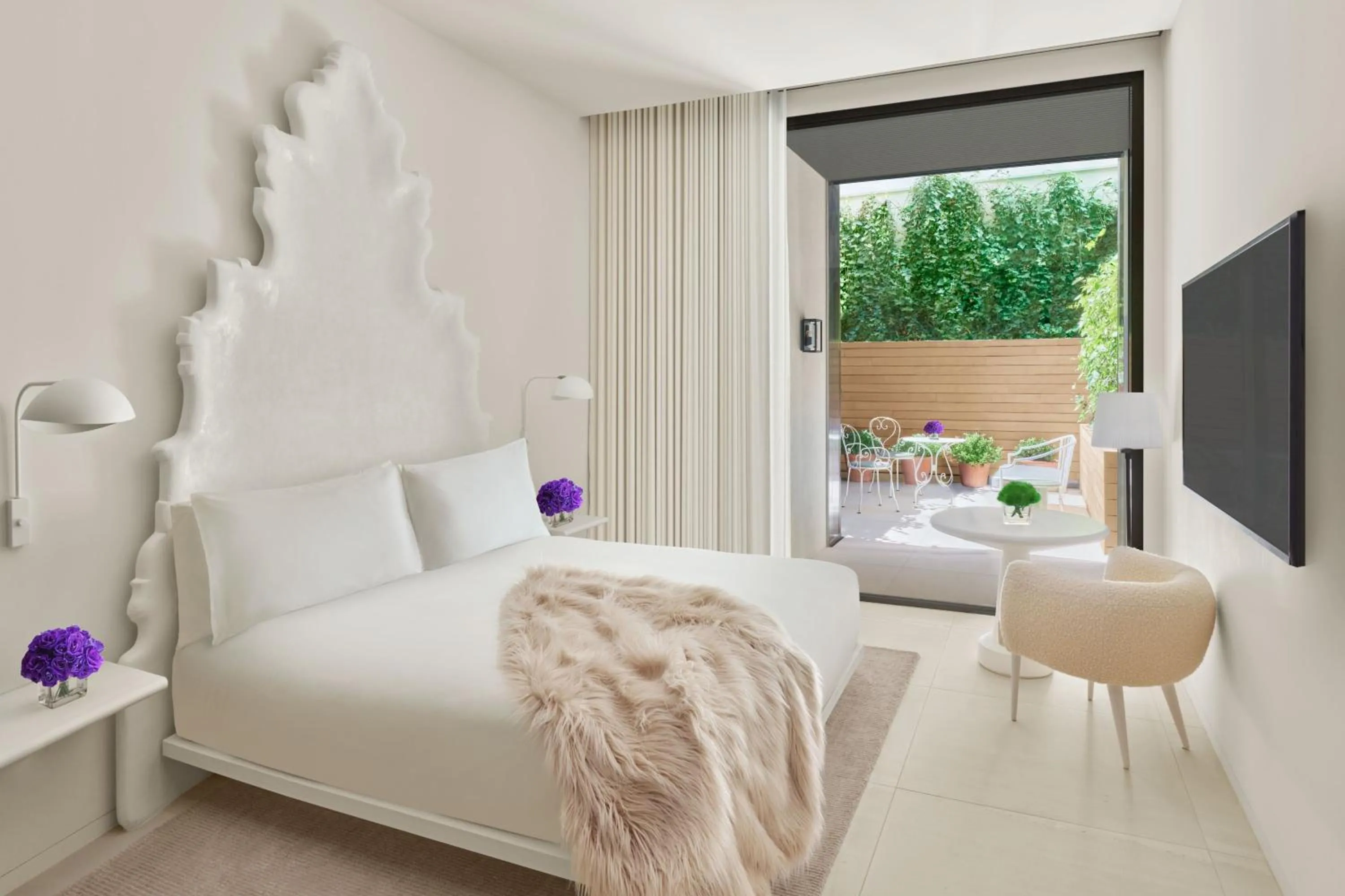 Photo of the whole room, Bed in The Madrid EDITION