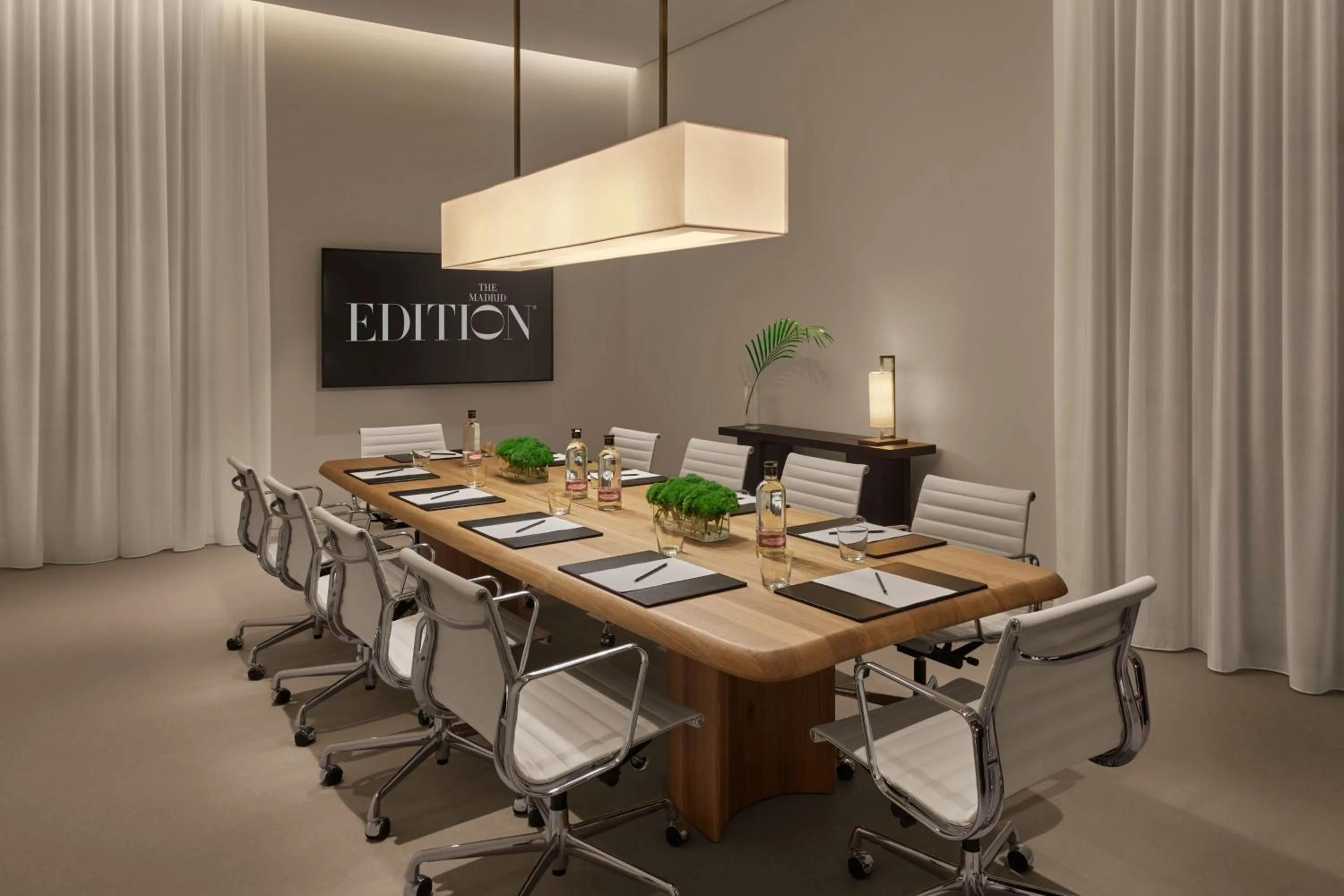 Meeting/conference room in The Madrid EDITION