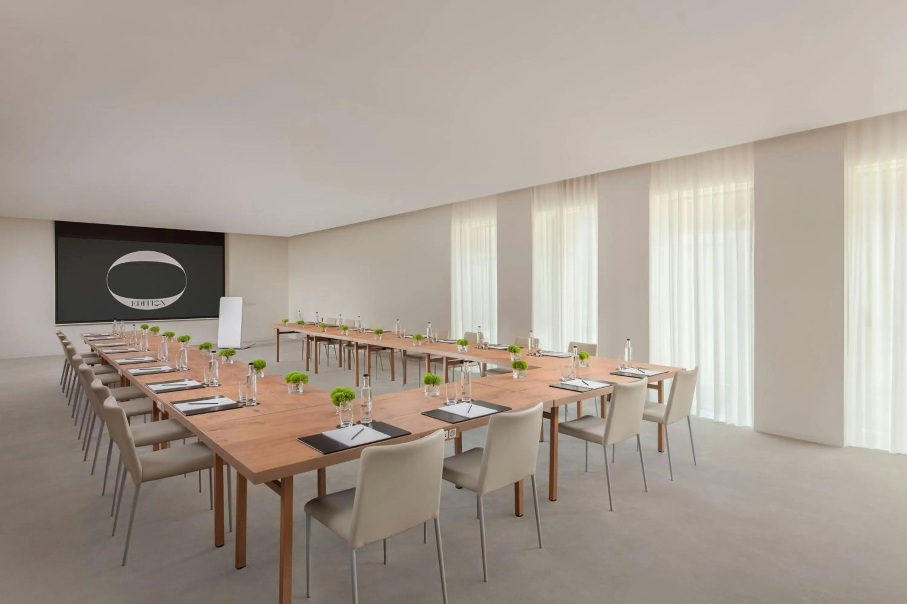 Meeting/conference room in The Madrid EDITION