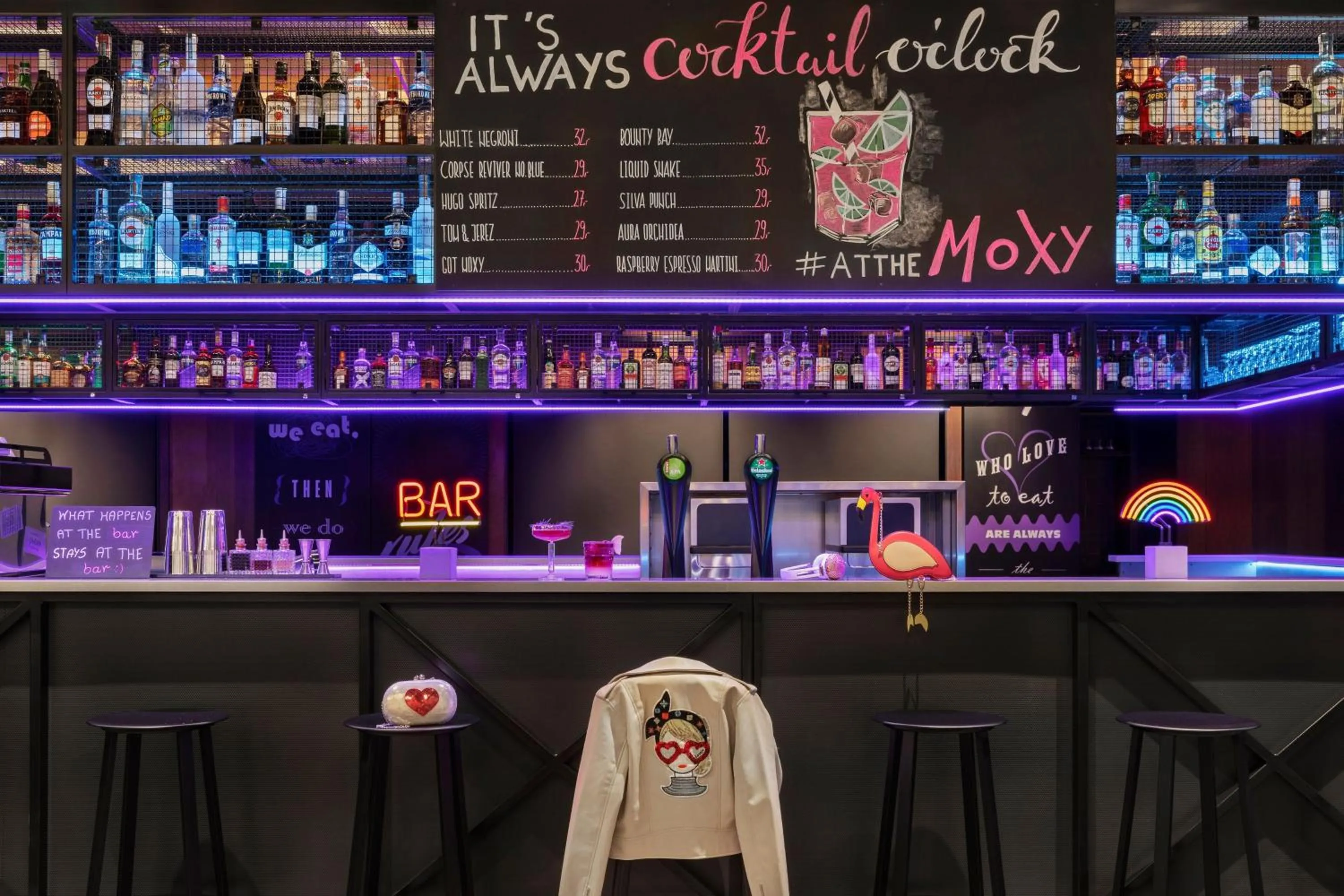 Lounge or bar in Moxy Szczecin City