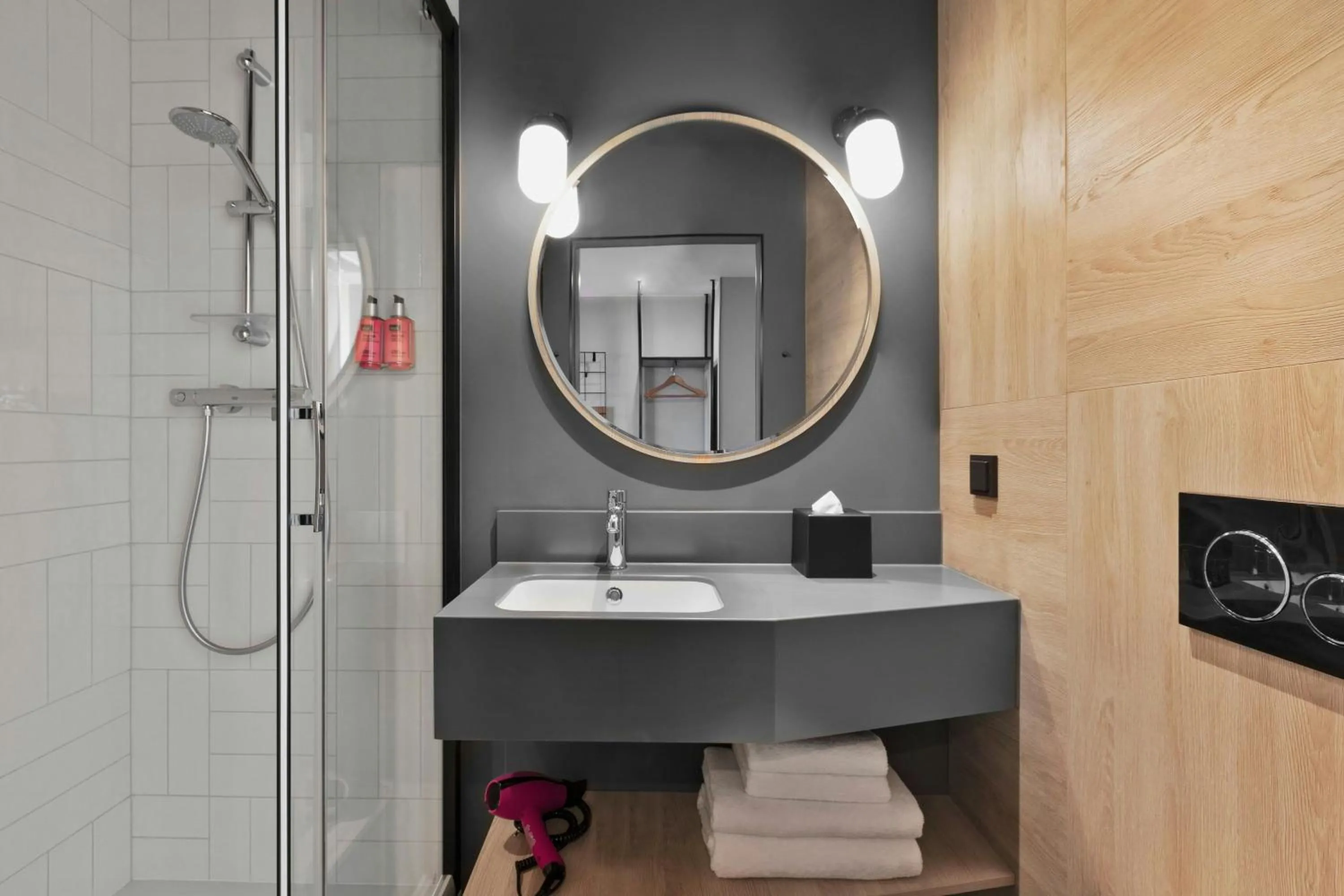 Bathroom in Moxy Szczecin City