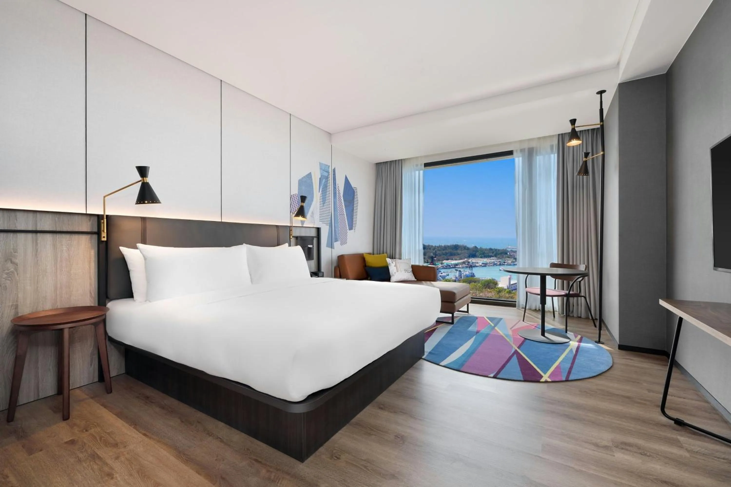 Photo of the whole room, Bed in Aloft Tainan Anping