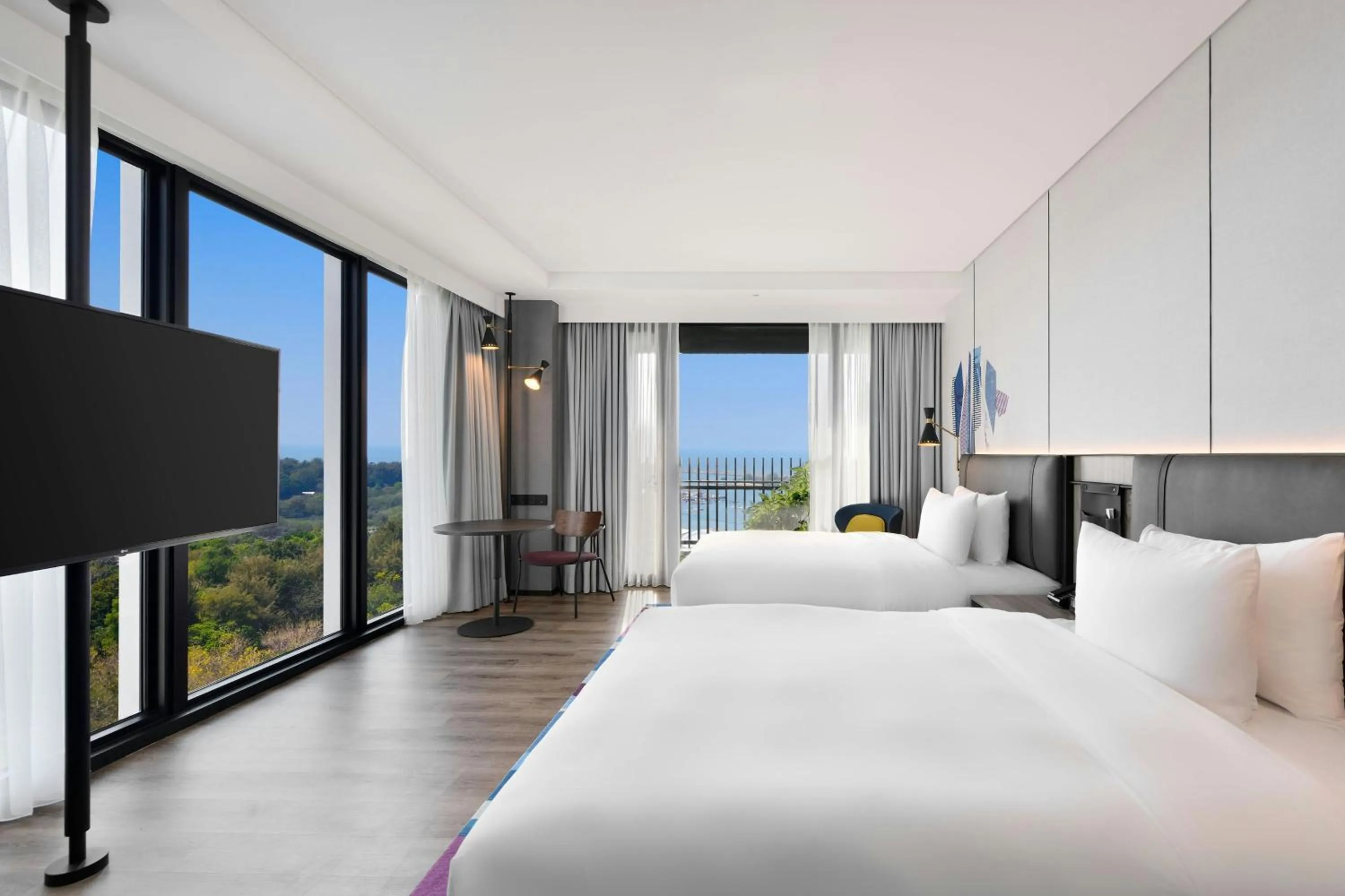 Photo of the whole room, Bed in Aloft Tainan Anping