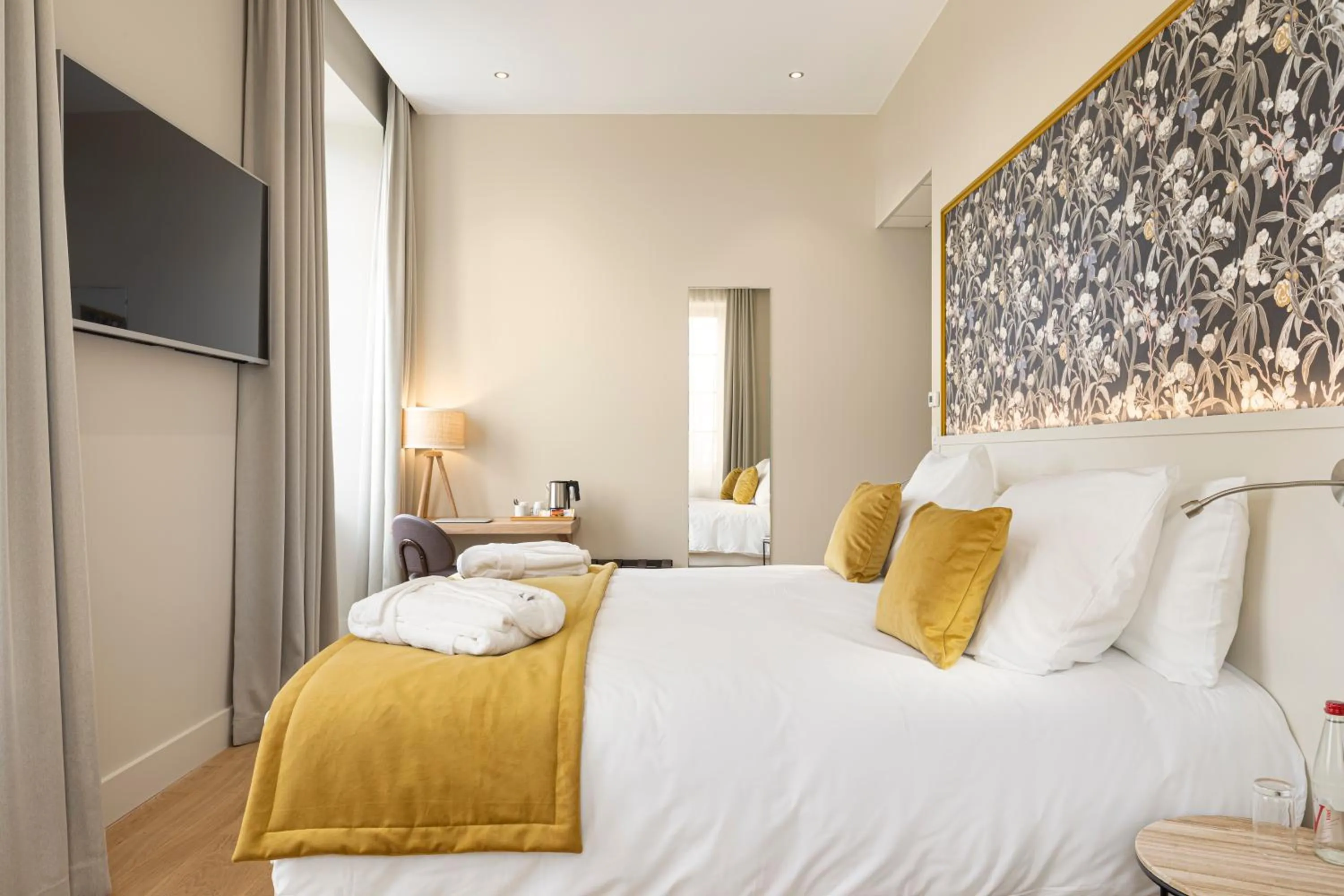 TV and multimedia, Bed in Domaine et Château de Valinches