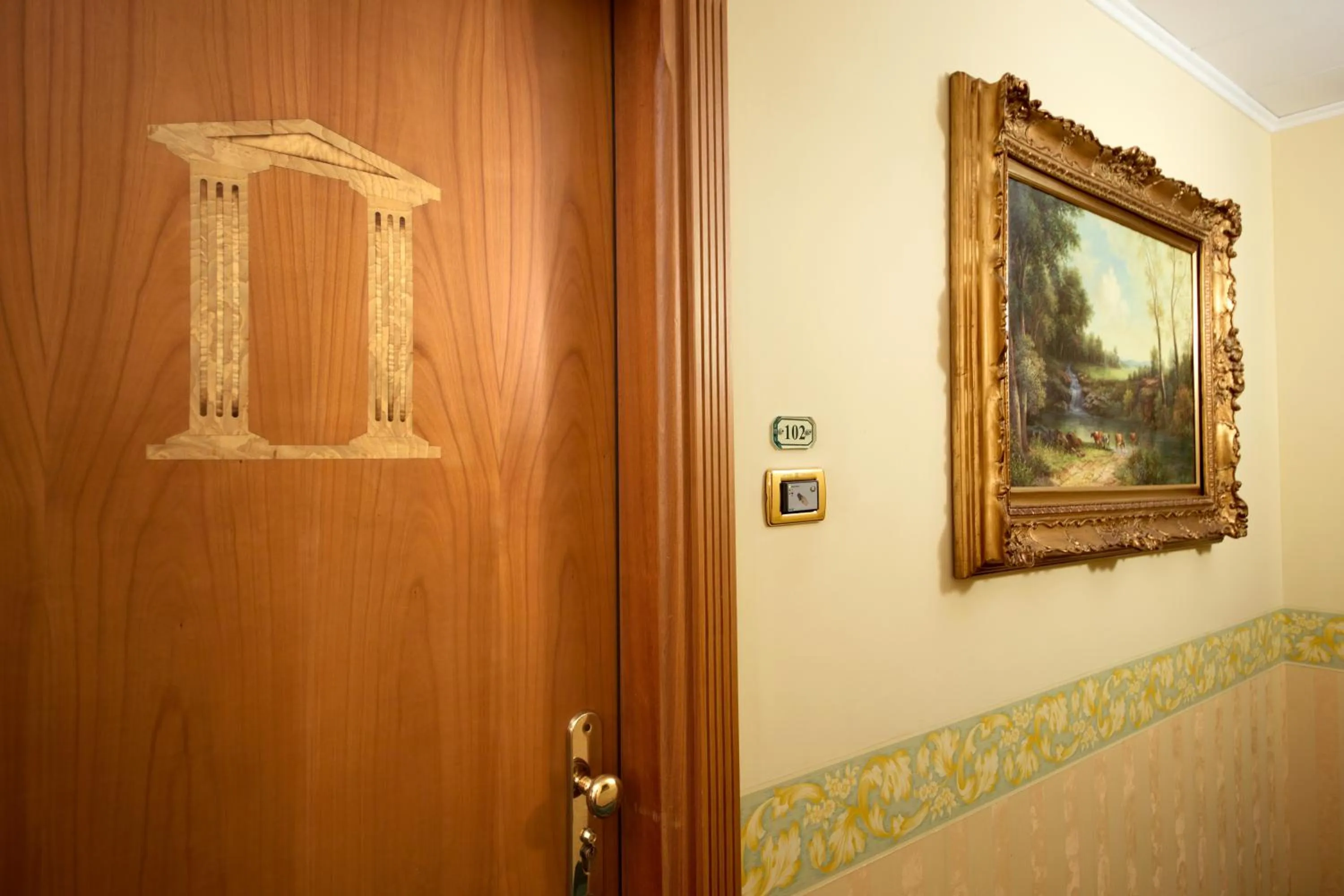 Decorative detail in Colonna Hotel