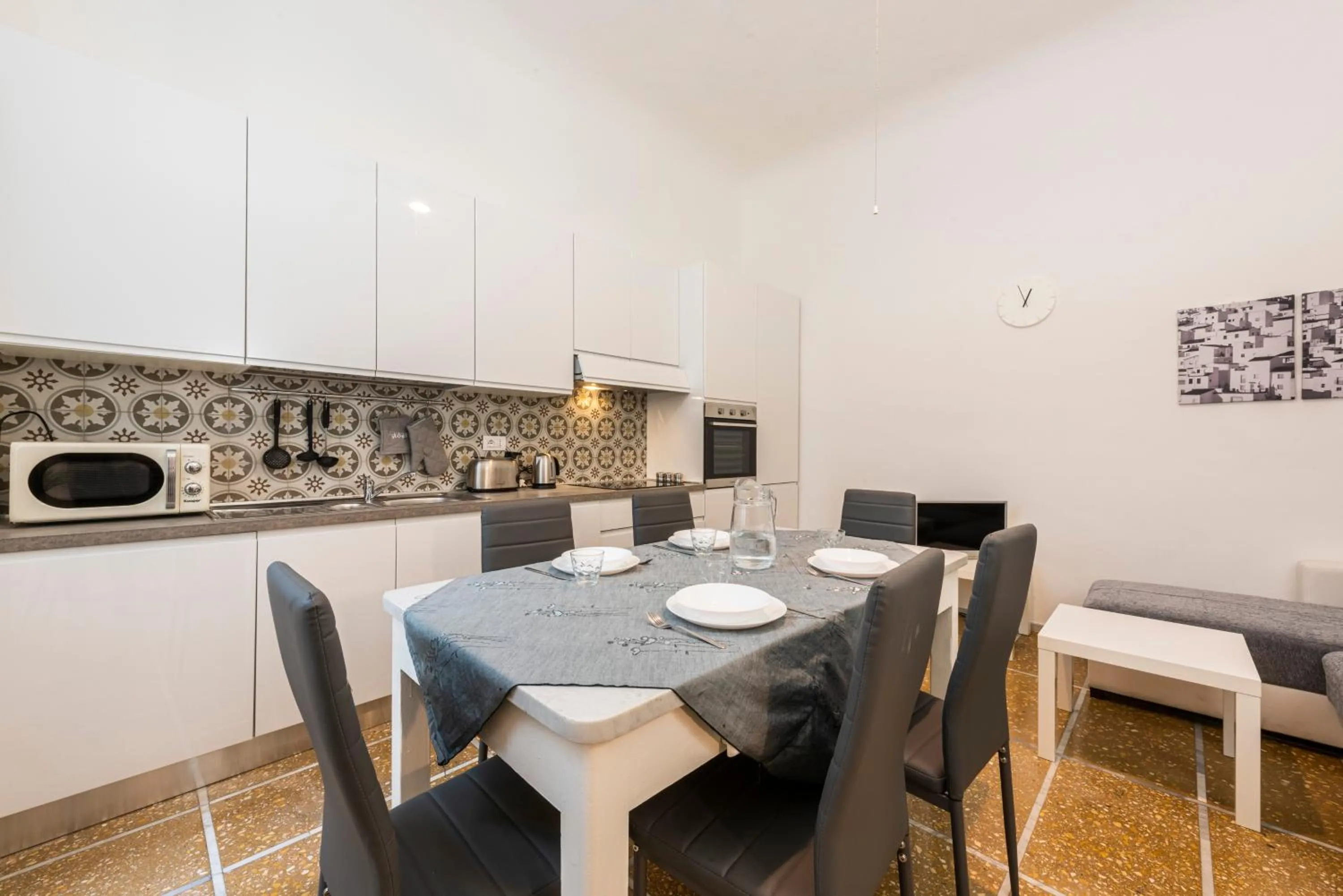 Dining area in Marimat by Mmega