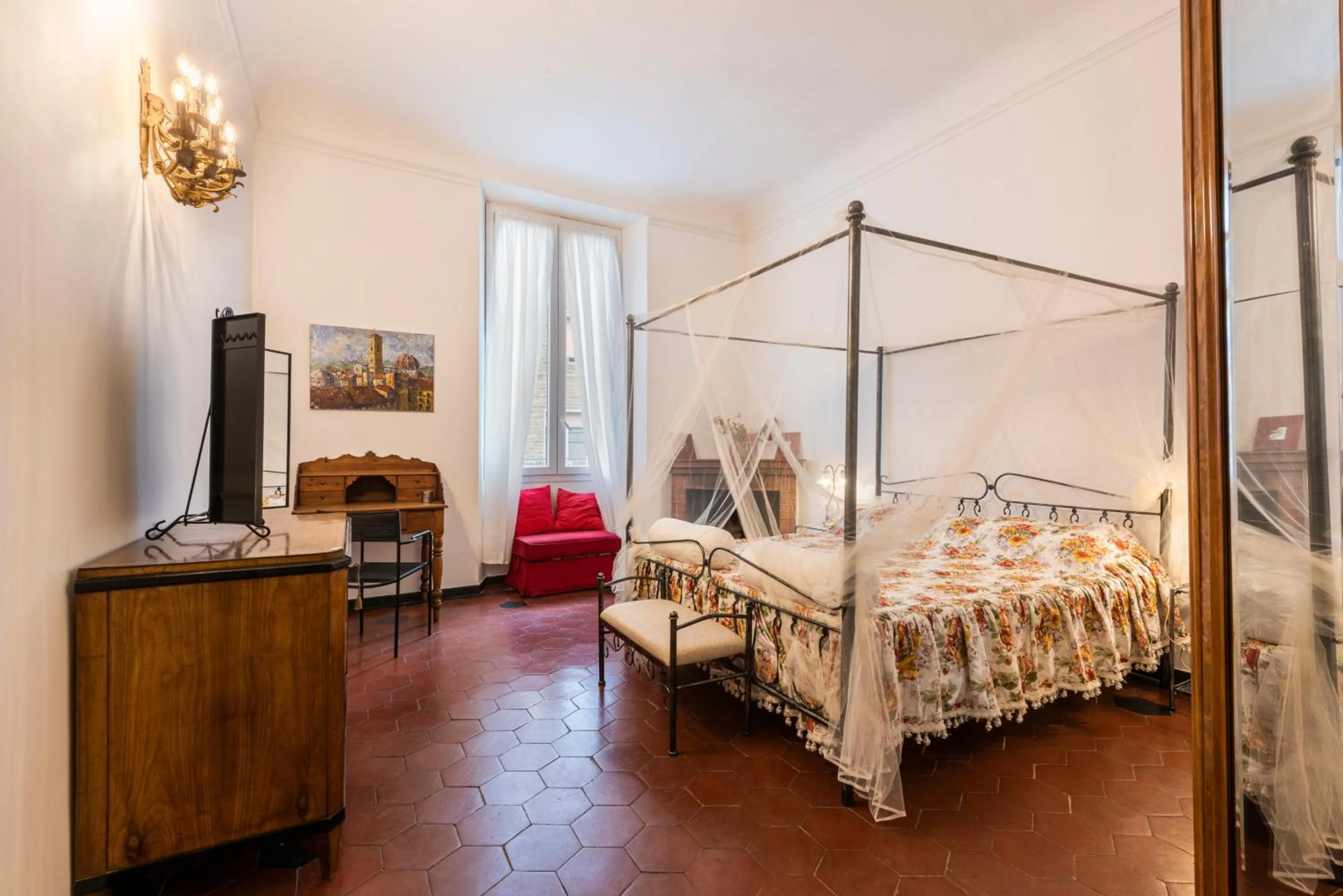 Photo of the whole room, Bed in Marimat by Mmega