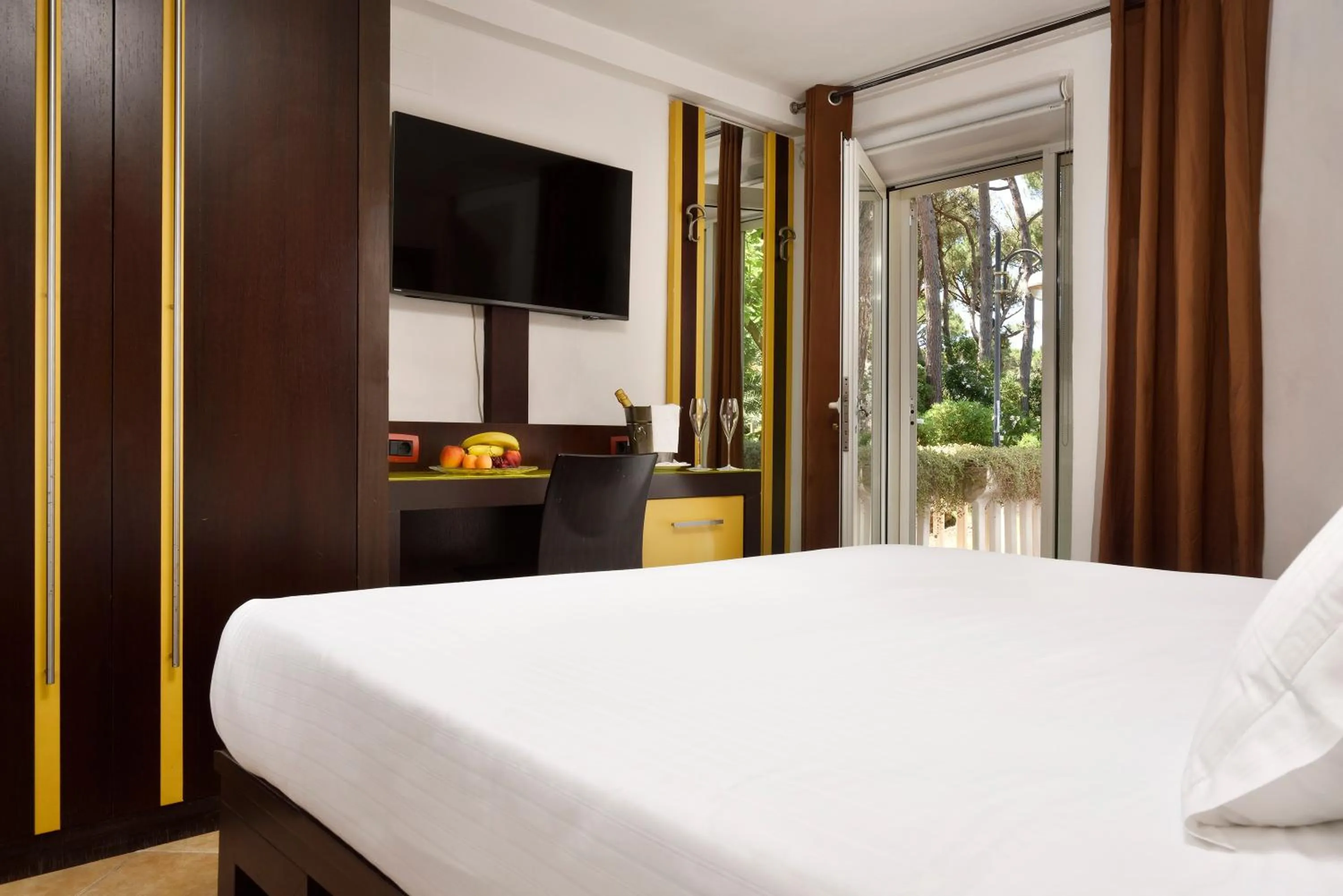 Bed in Park Hotel Marinetta - Beach & Spa
