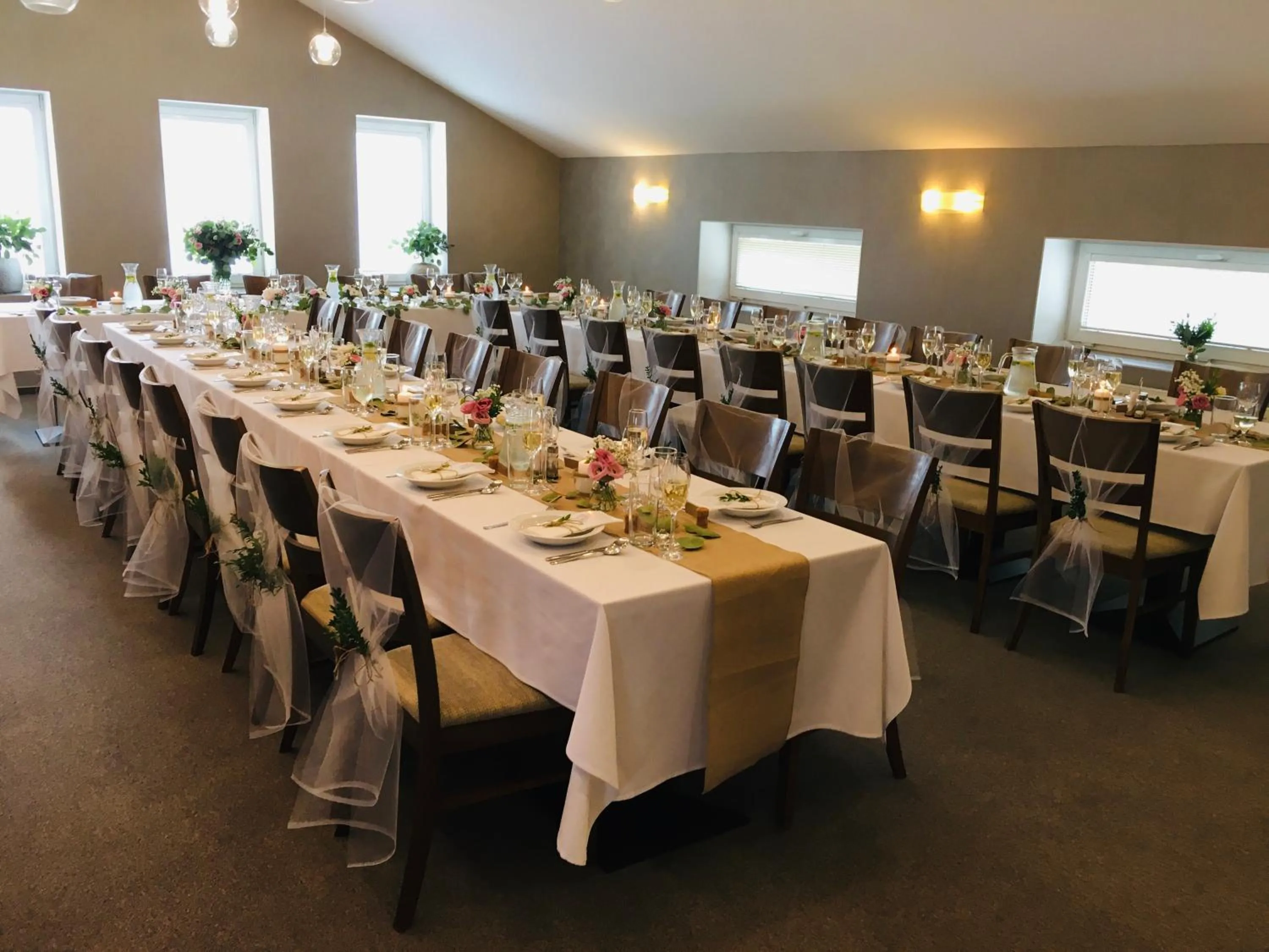 Restaurant/places to eat in Hotel Dynamic