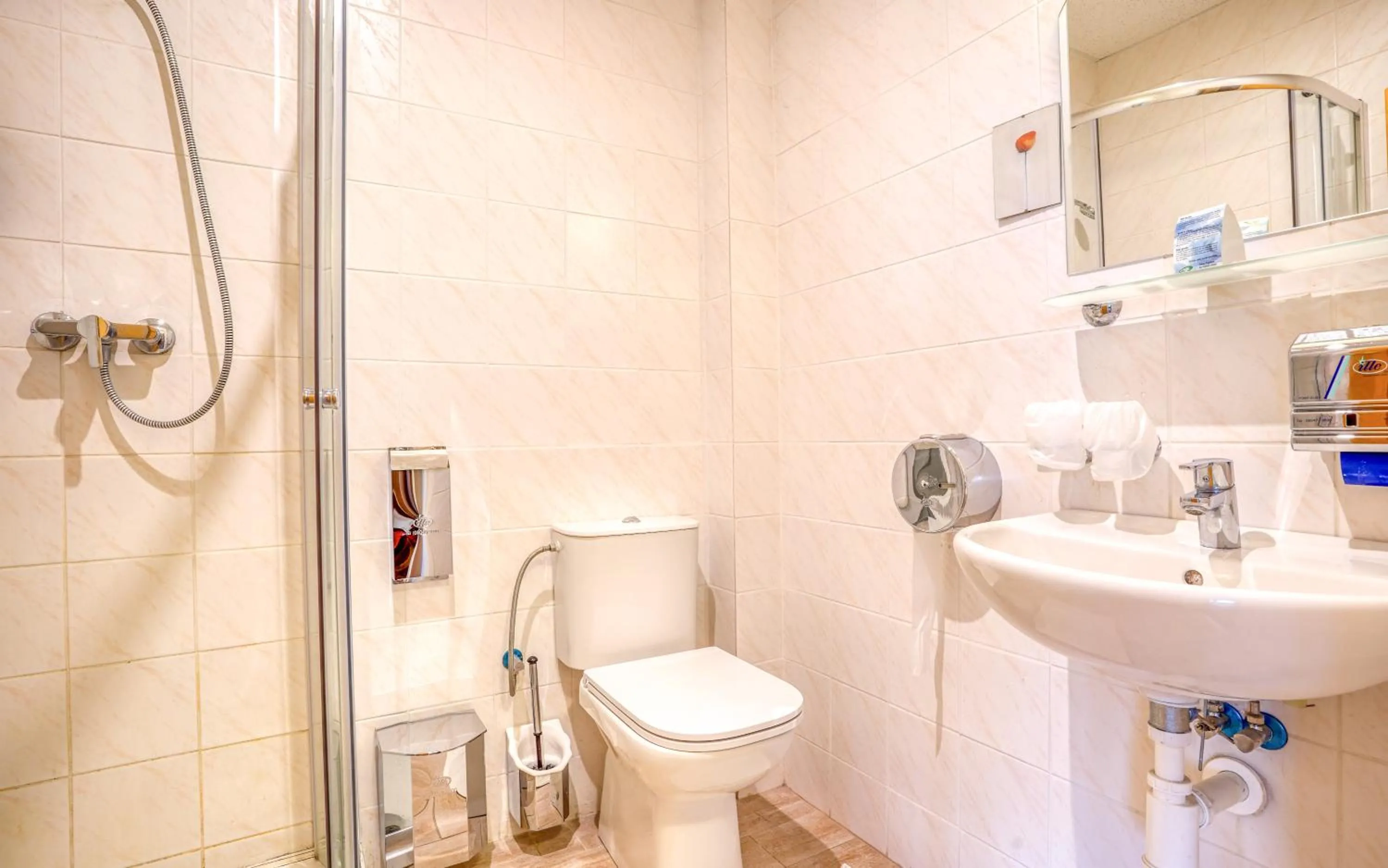Shower in Hotel Dynamic