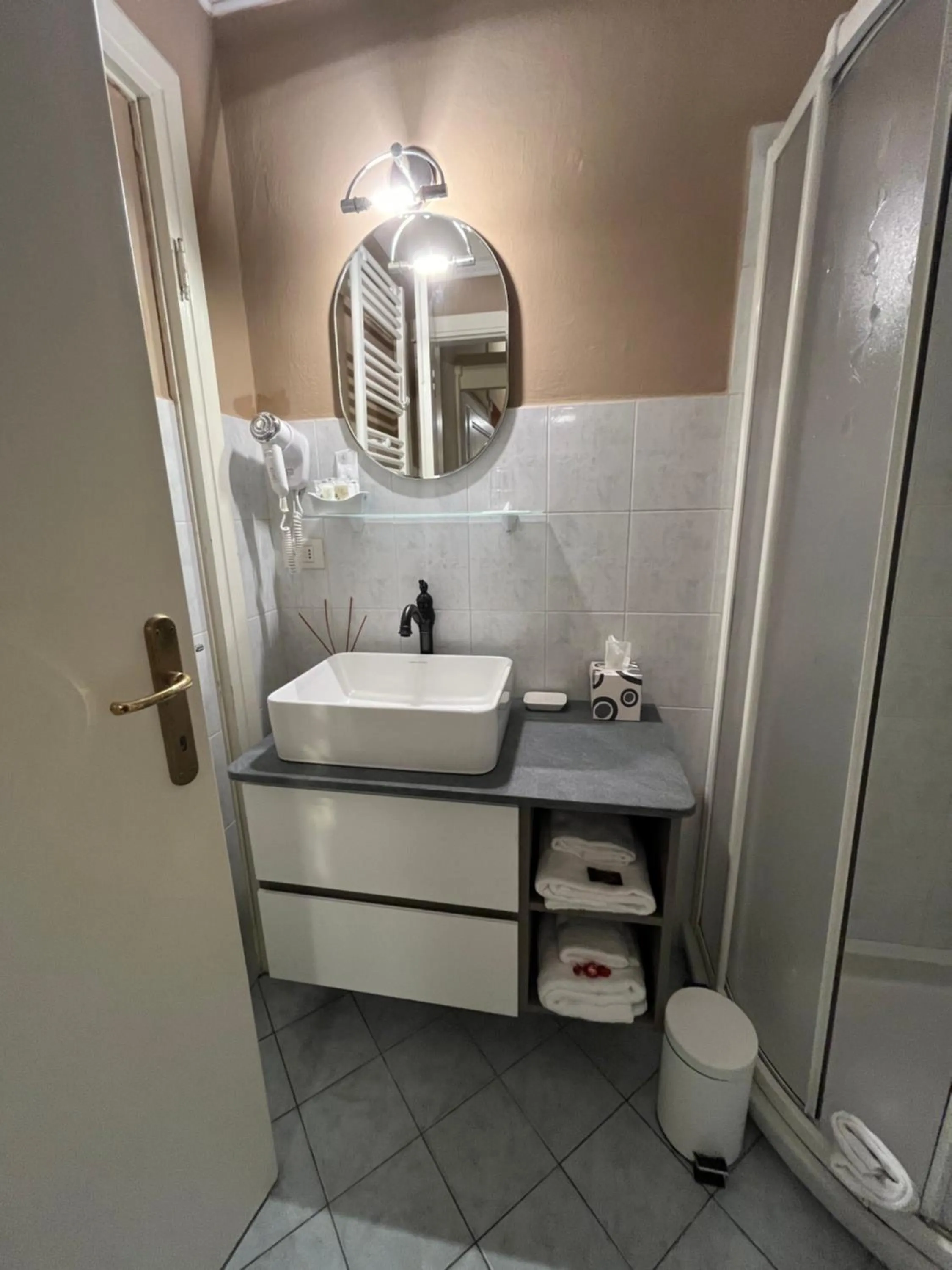 Shower in Villa San Donato B&B