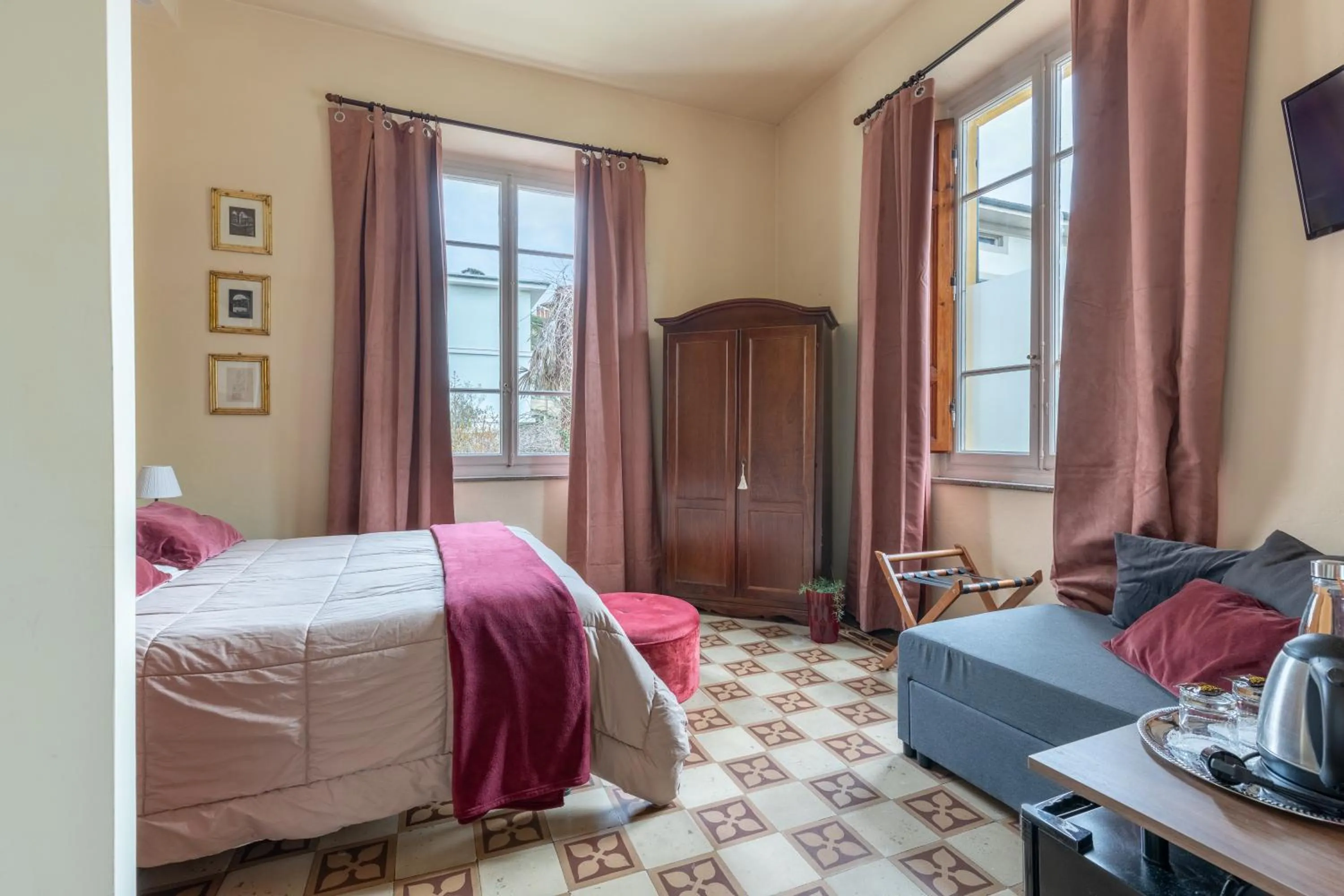 View (from property/room), Bed in Villa San Donato B&B