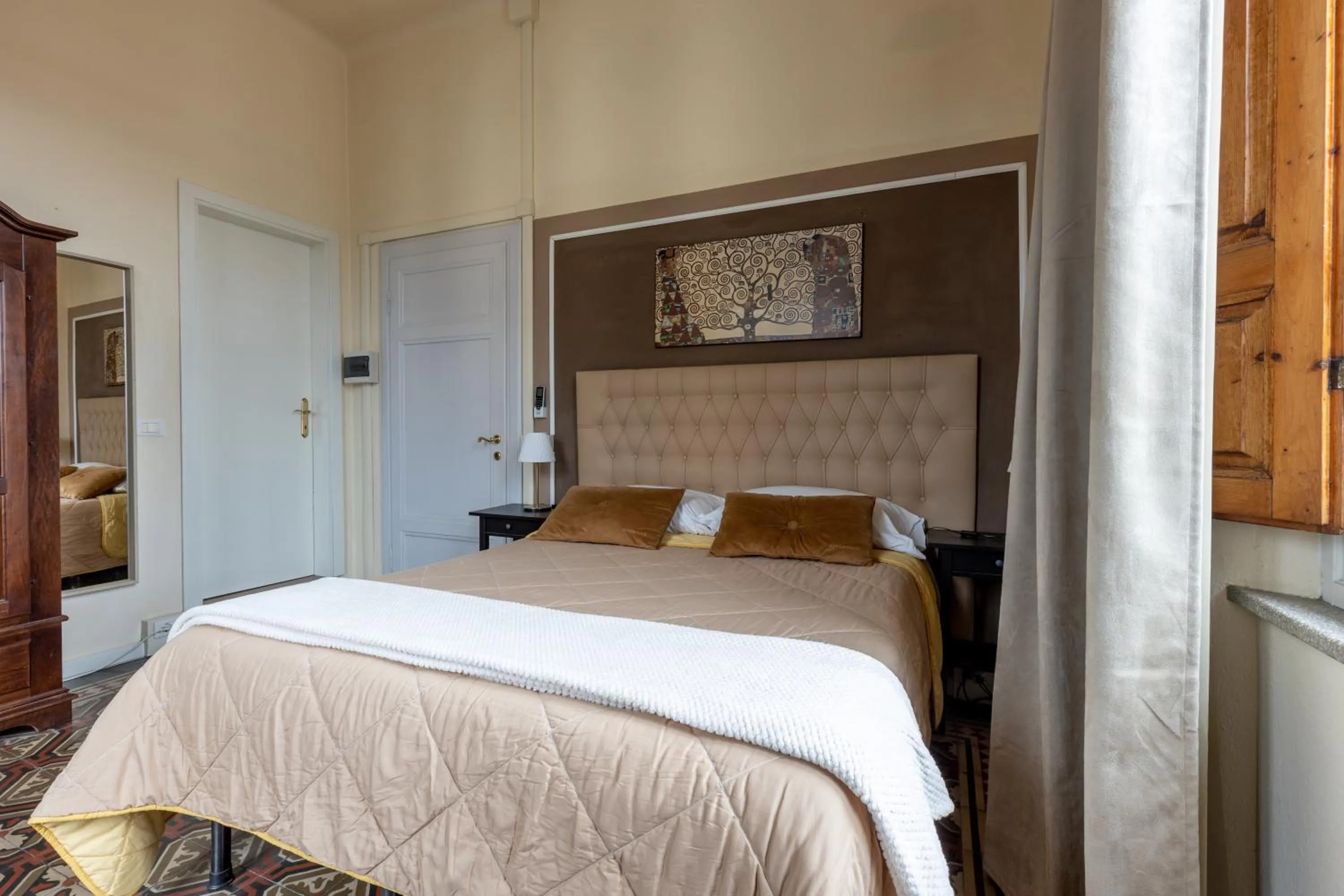 View (from property/room), Bed in Villa San Donato B&B