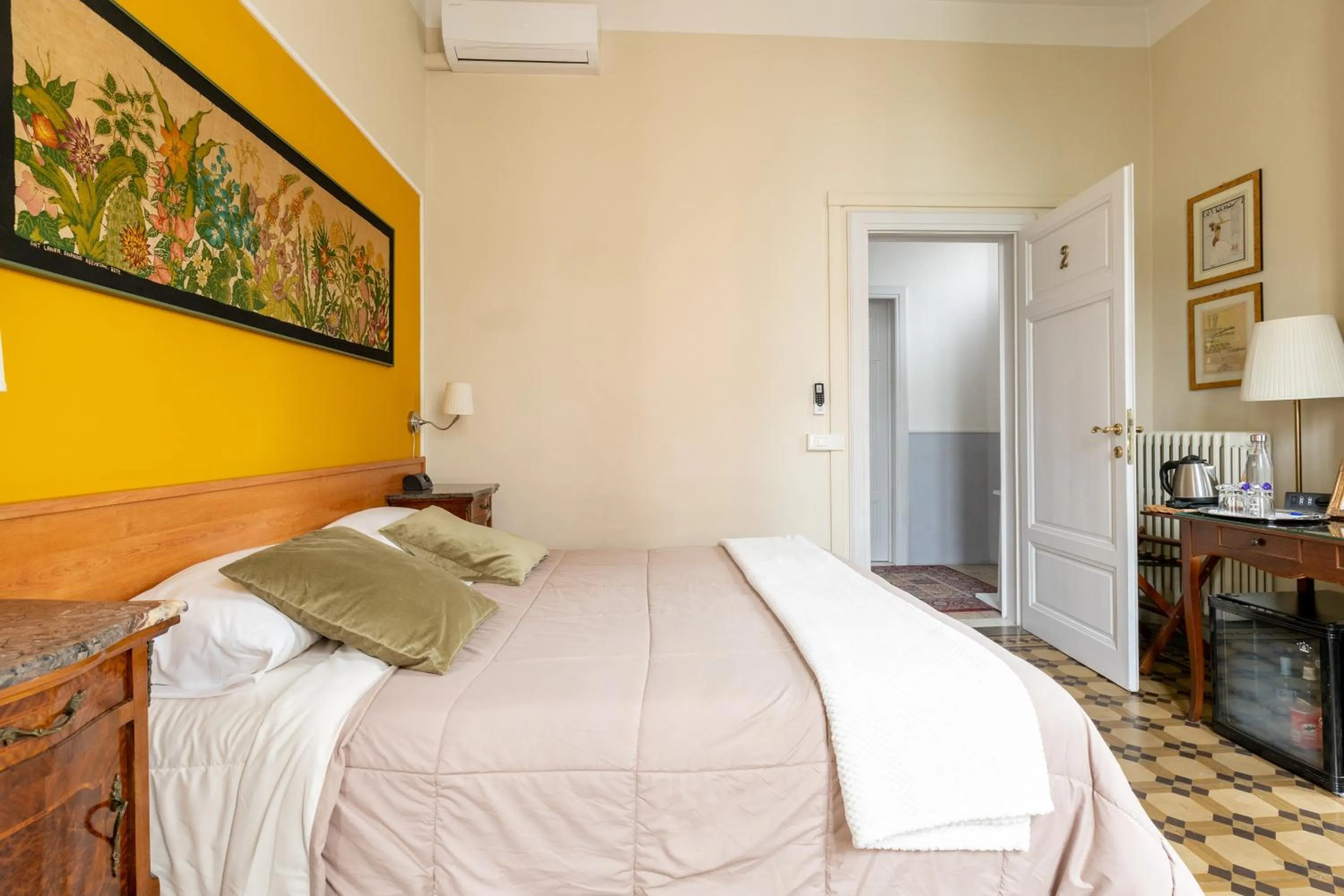 View (from property/room), Bed in Villa San Donato B&B