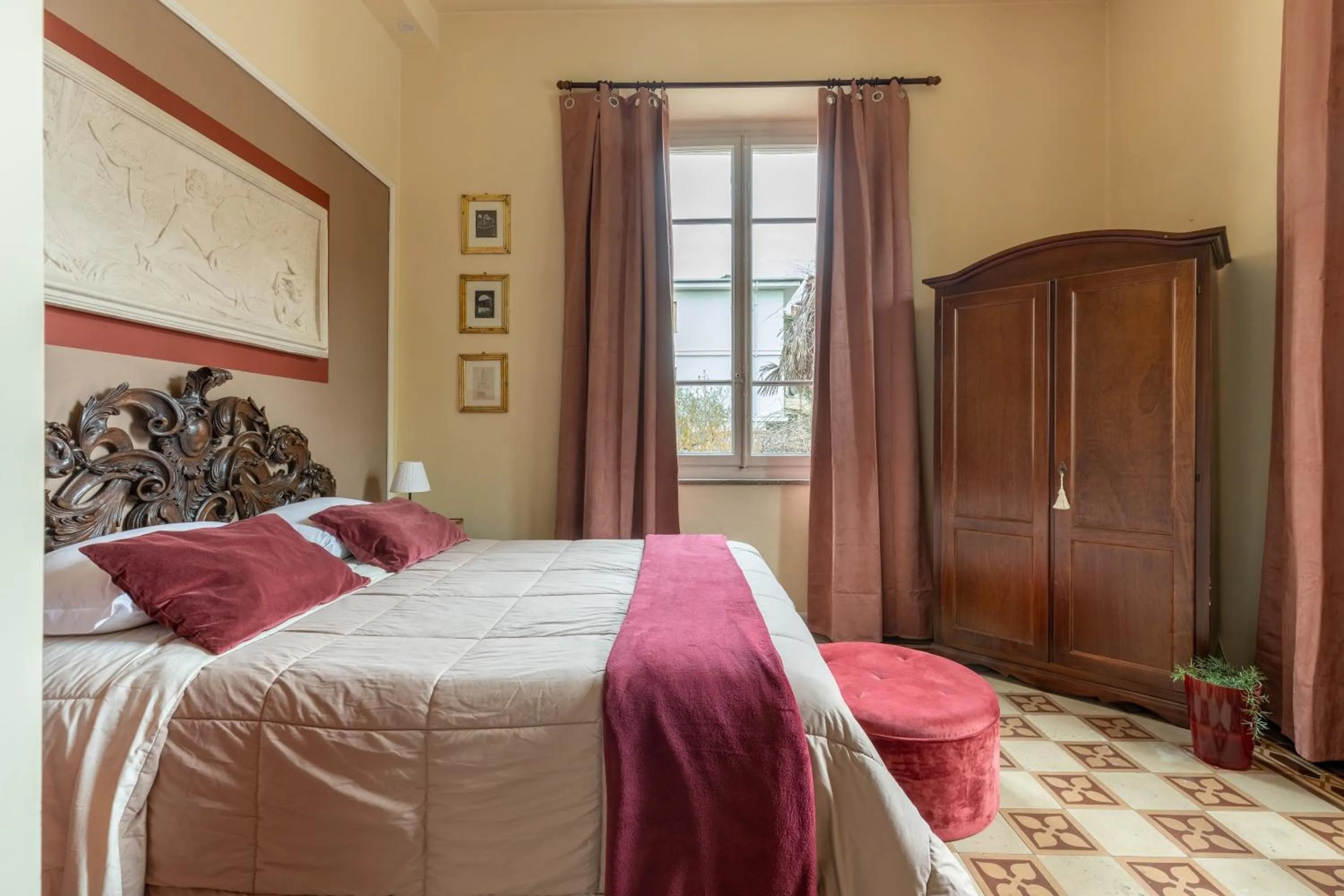 View (from property/room), Bed in Villa San Donato B&B