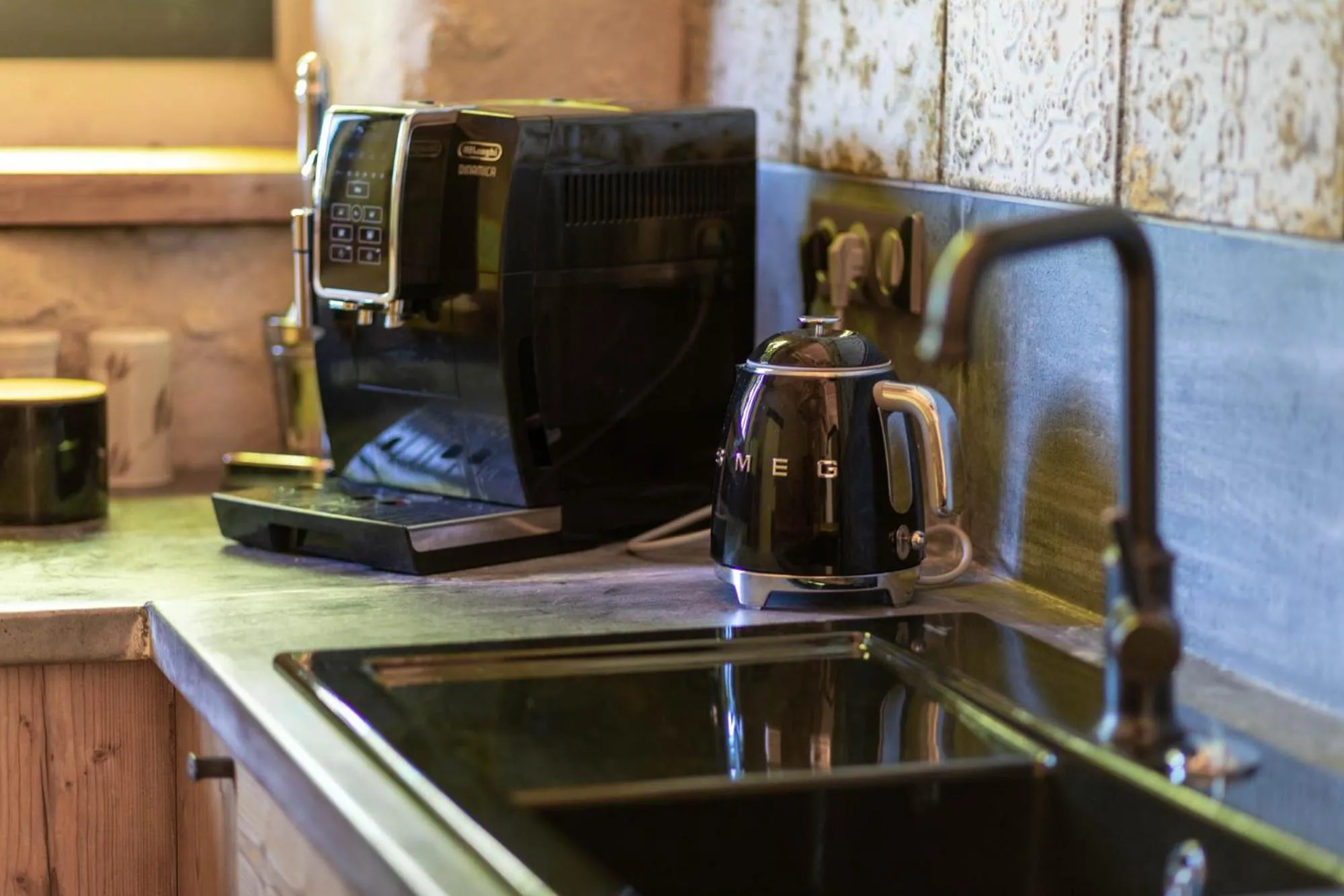 Coffee/tea facilities in Manoir de la Mazeraie lodge de luxe Loire Valley