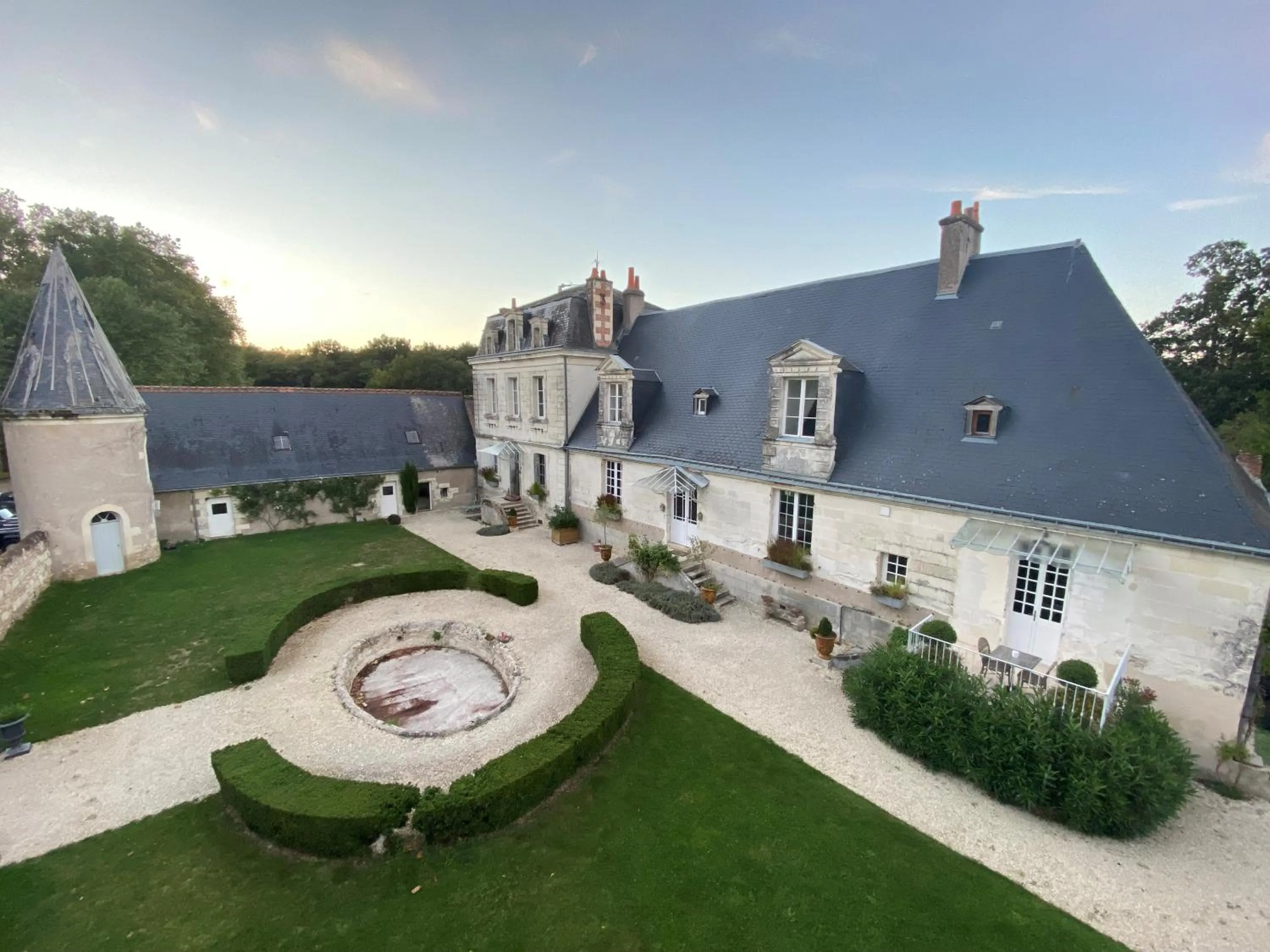 Property building in Manoir de la Mazeraie lodge de luxe Loire Valley
