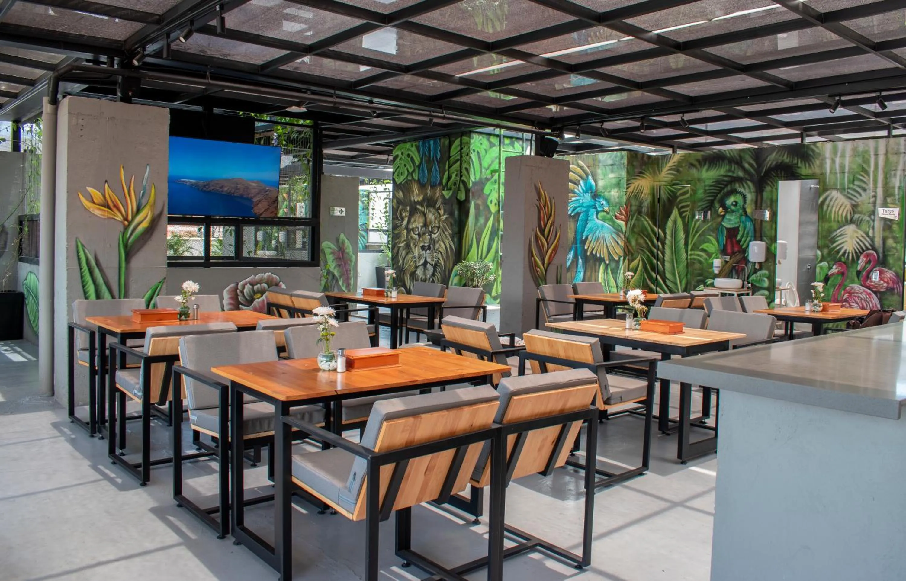 Restaurant/places to eat in Edificio Helena