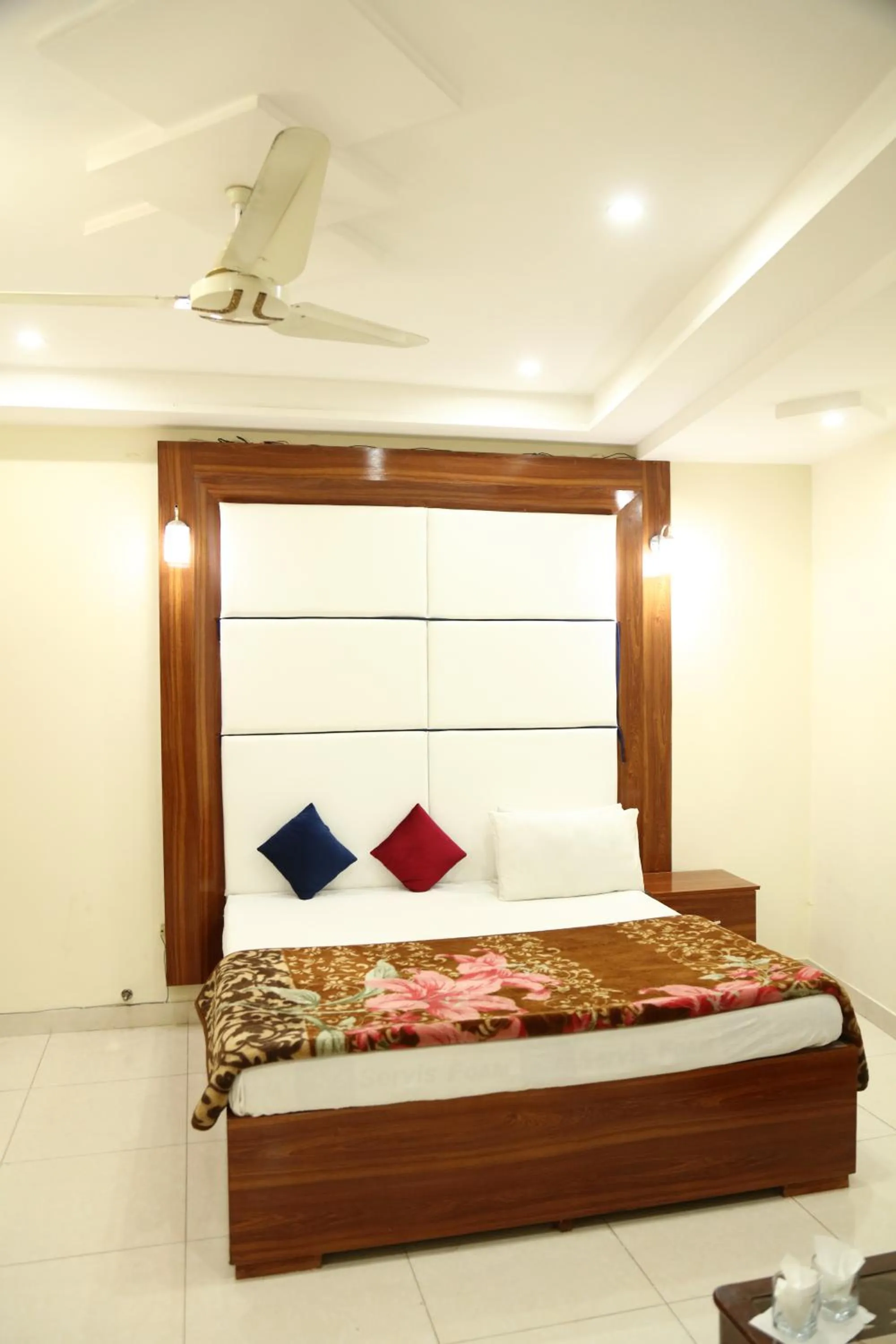 Bedroom, Bed in Hotel Executive One