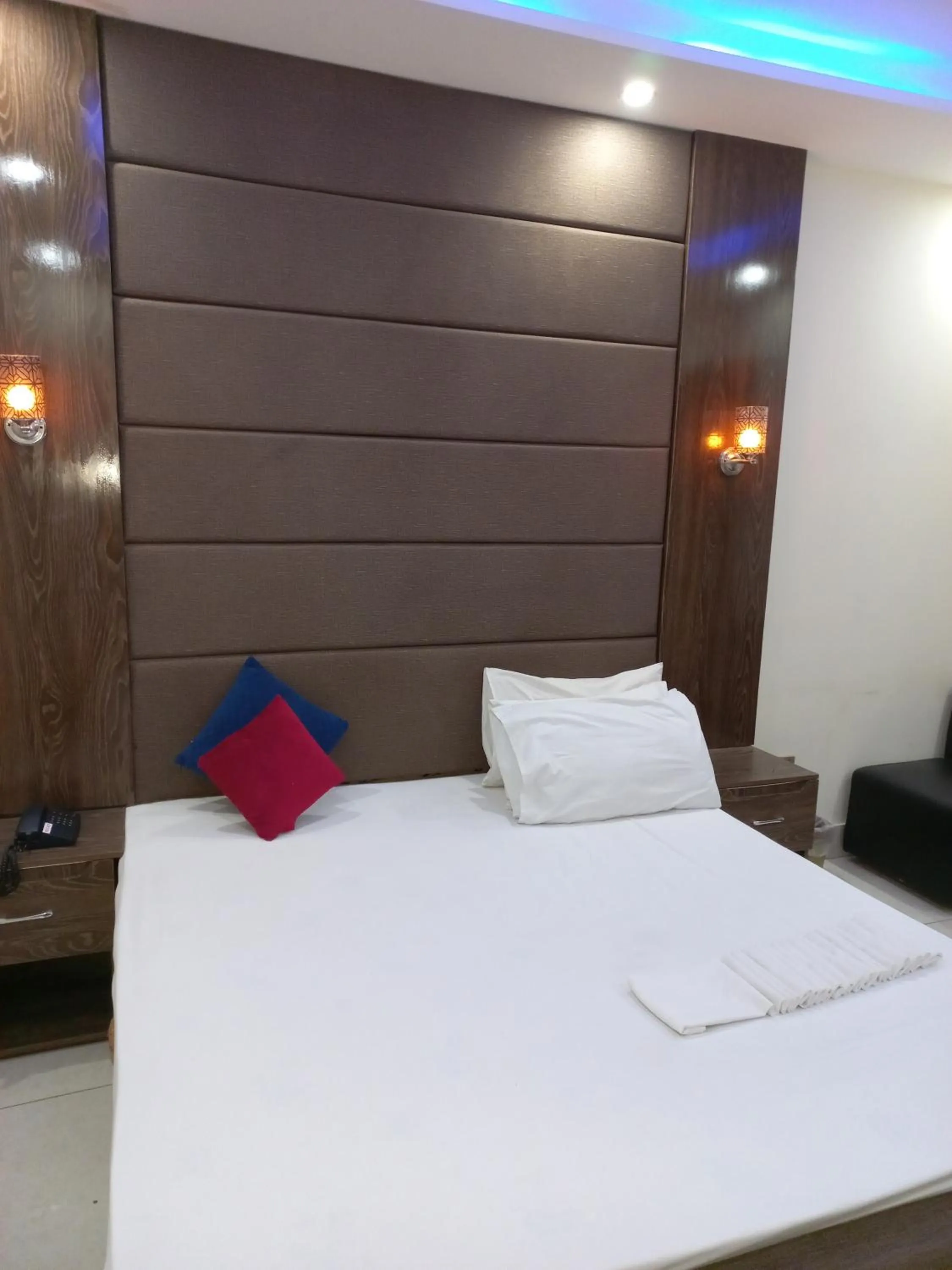 Bedroom, Bed in Hotel Executive One