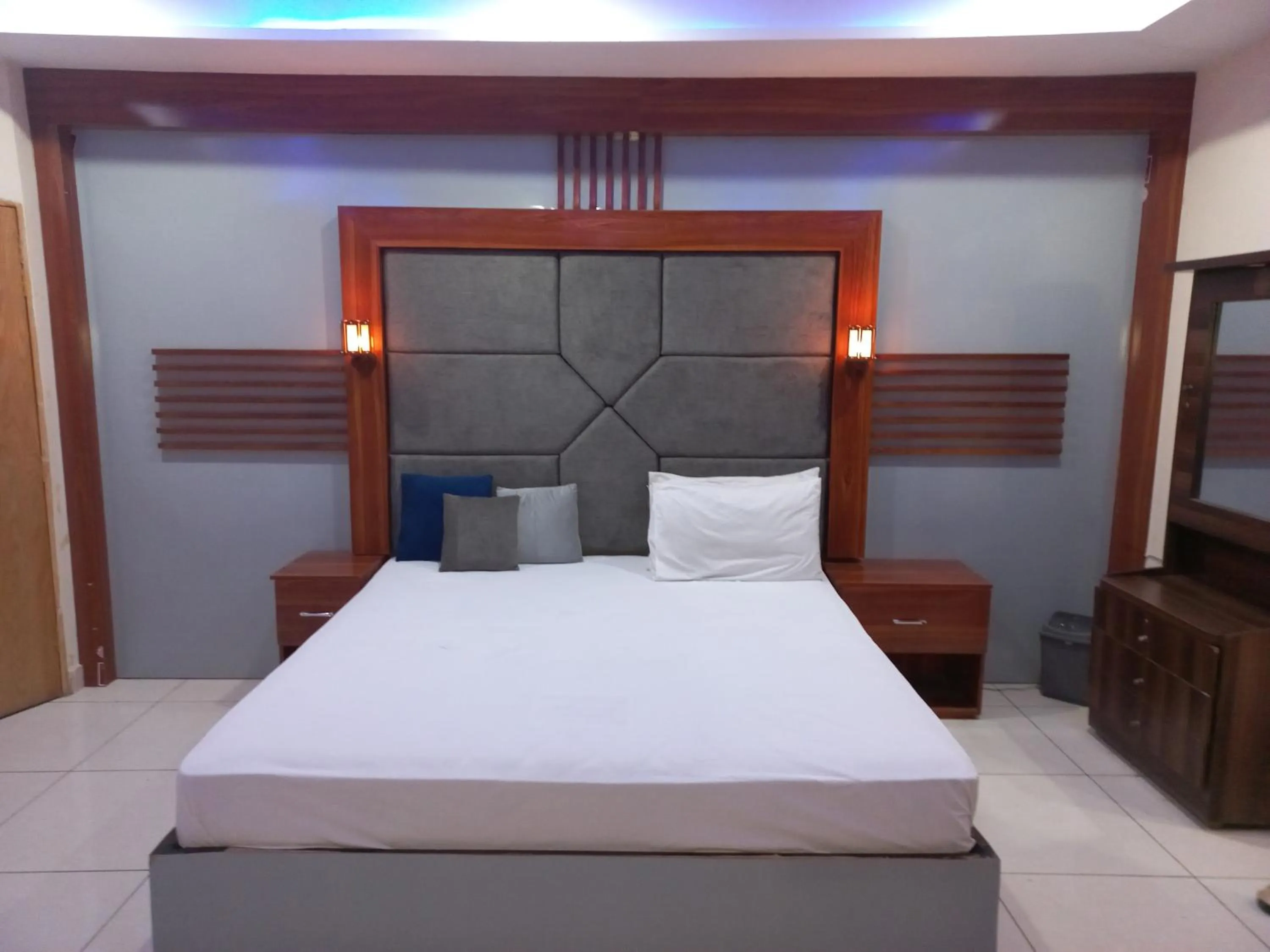 Bedroom, Bed in Hotel Executive One