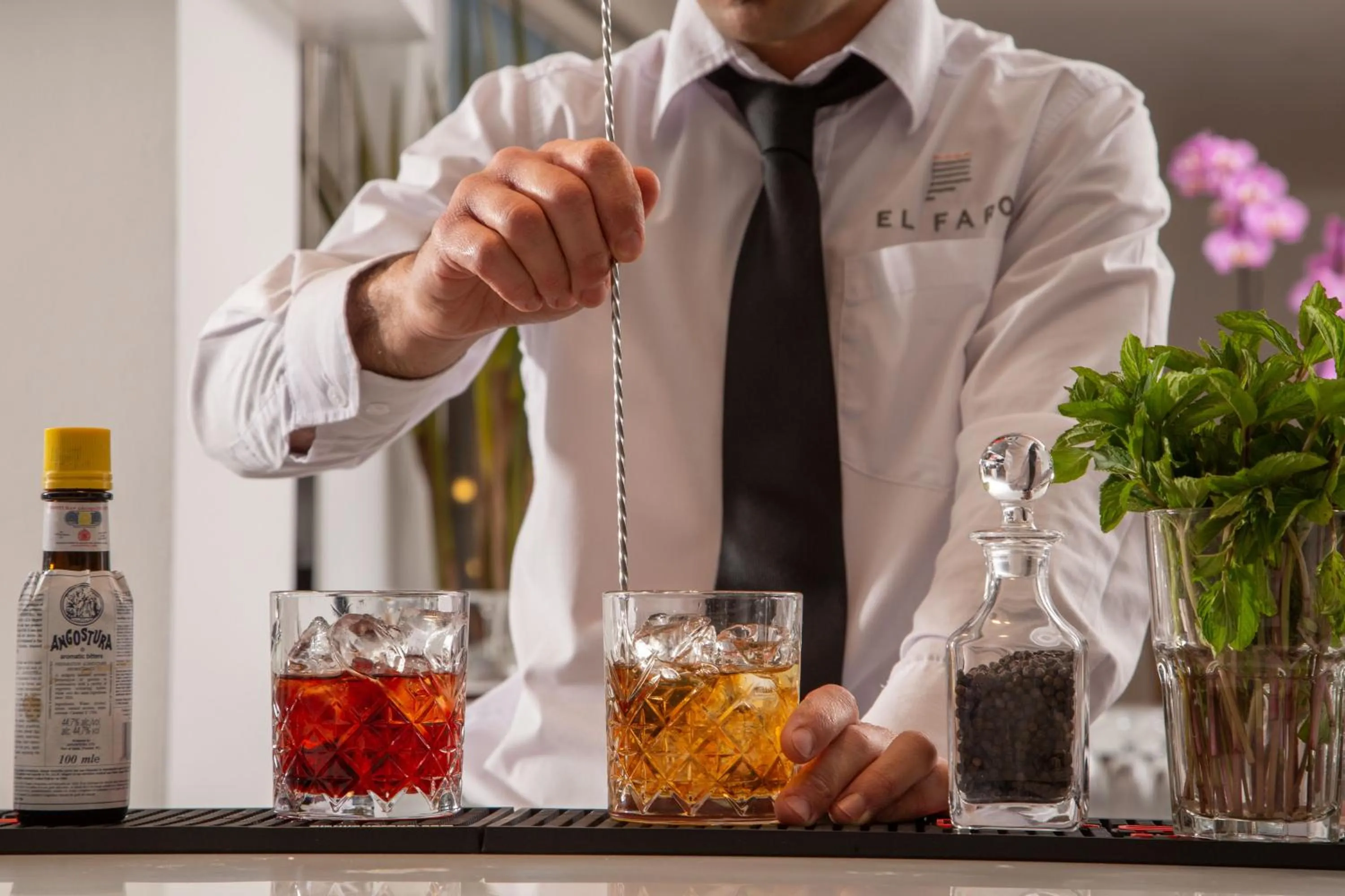 Lounge or bar in El Faro Hotel & Spa