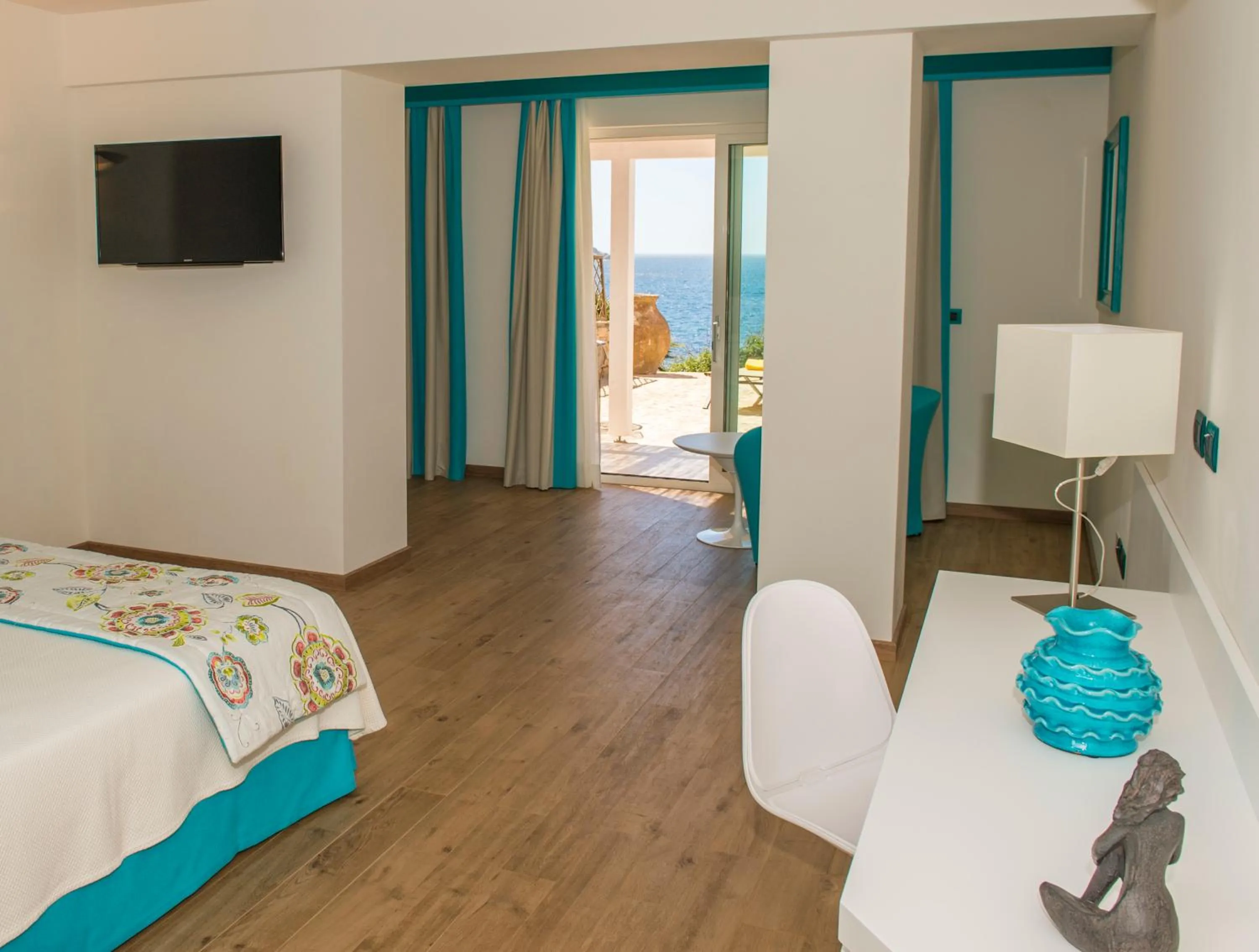 Bedroom, Bed in El Faro Hotel & Spa