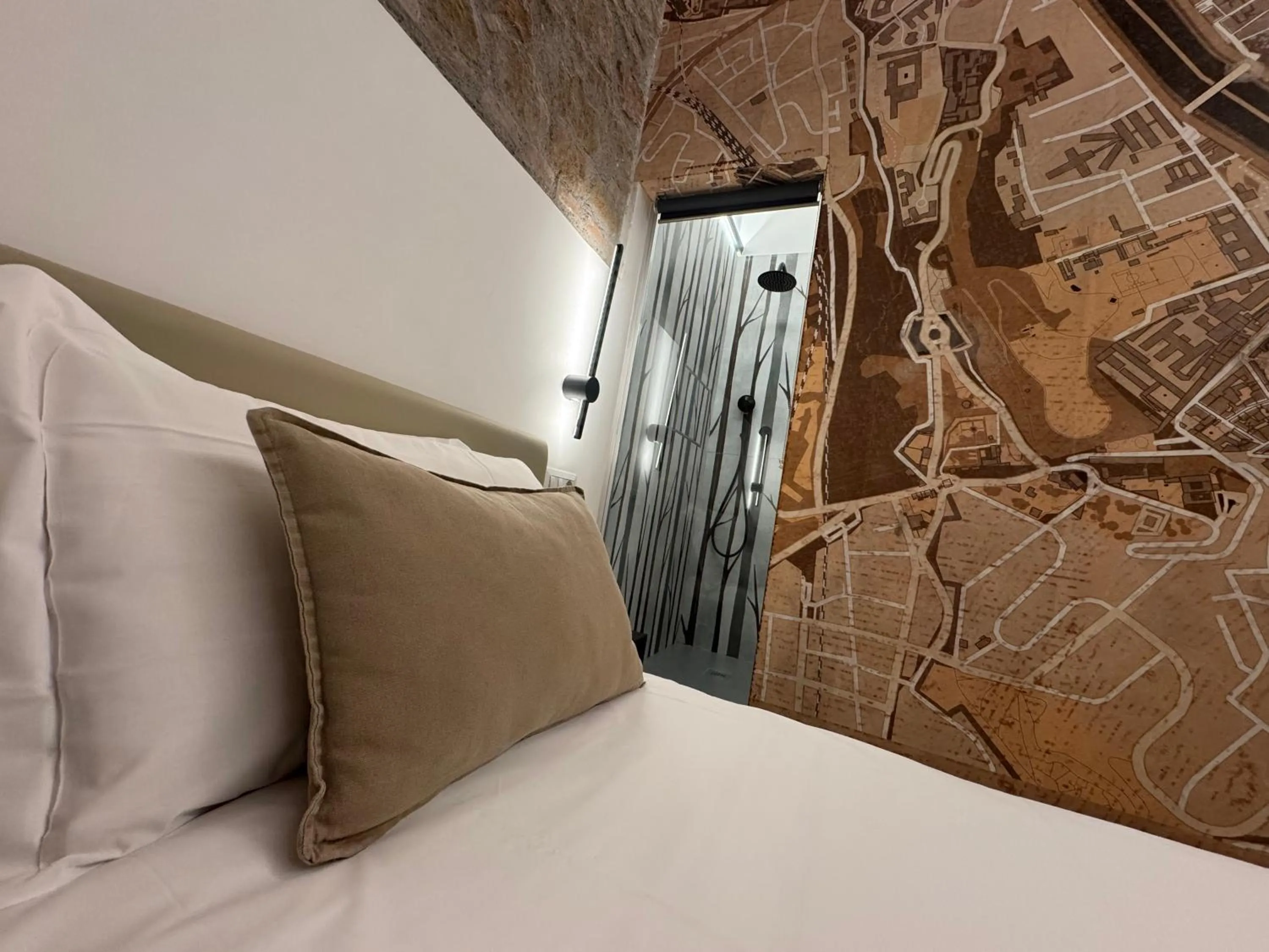 Shower, Bed in Hotel Felice