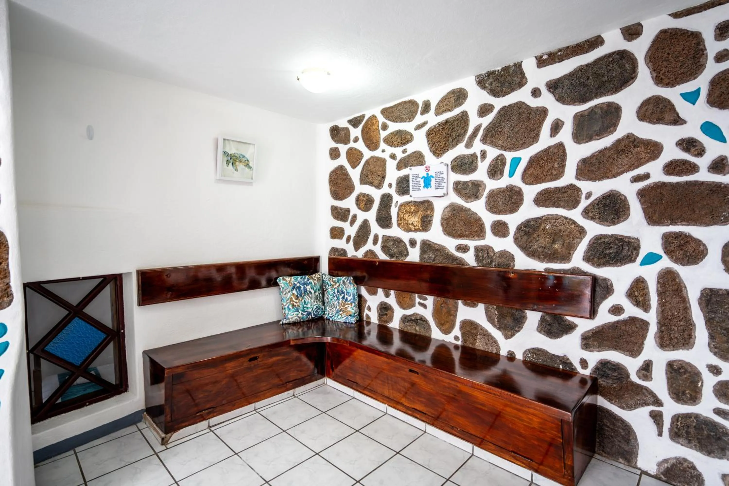 Seating area, Bed in Maidith Galapagos Inn