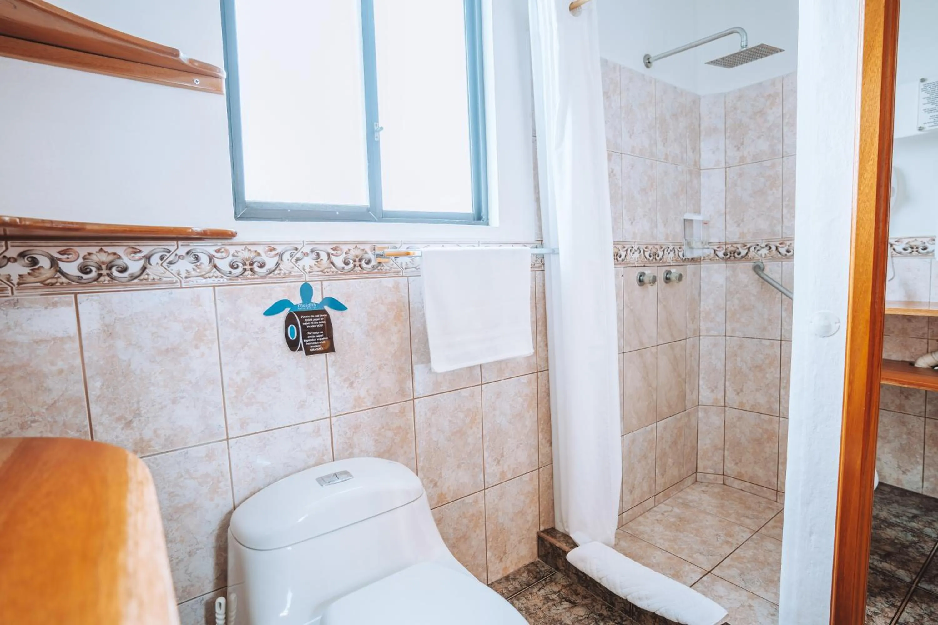 Bathroom in Maidith Galapagos Inn