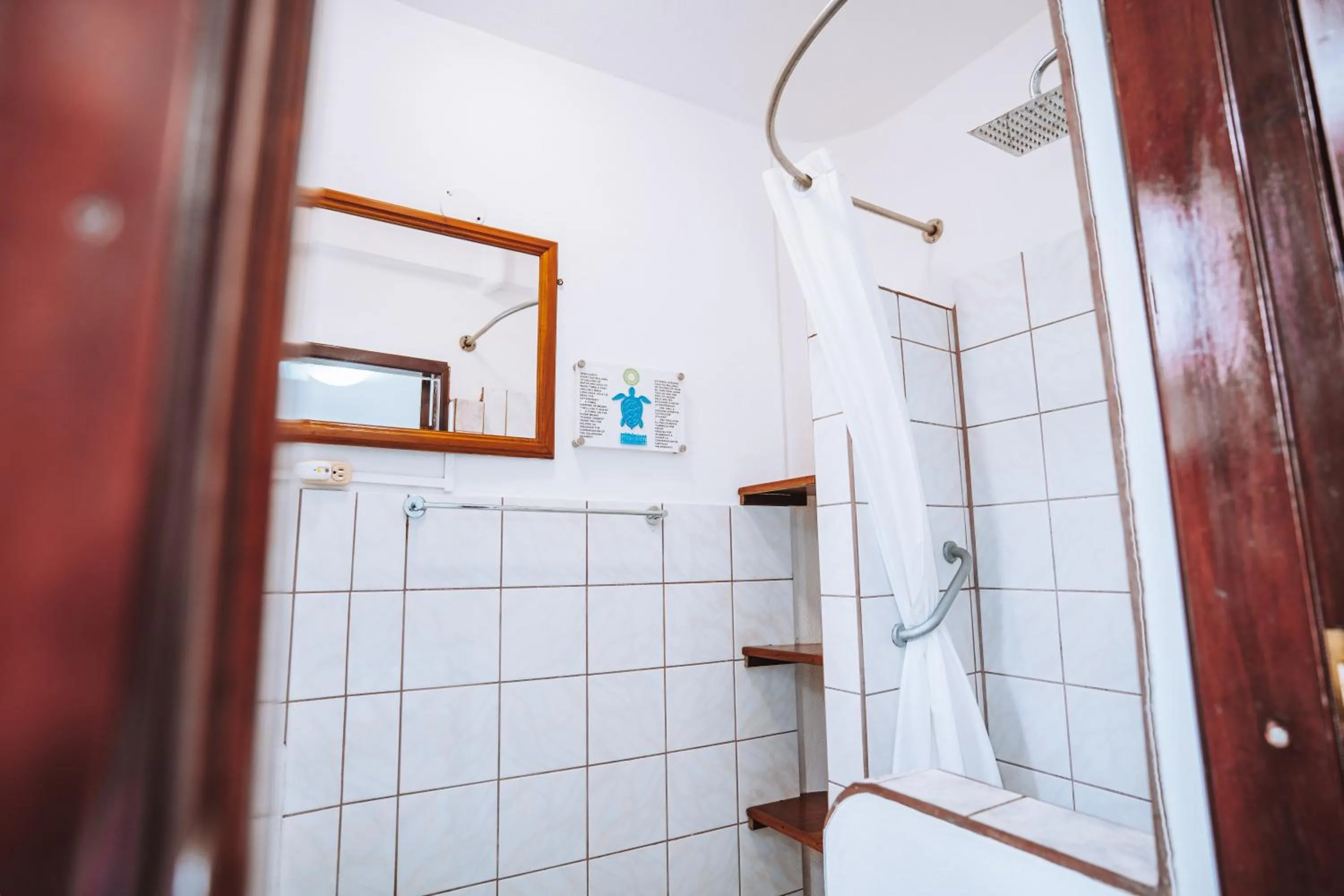 Shower in Maidith Galapagos Inn