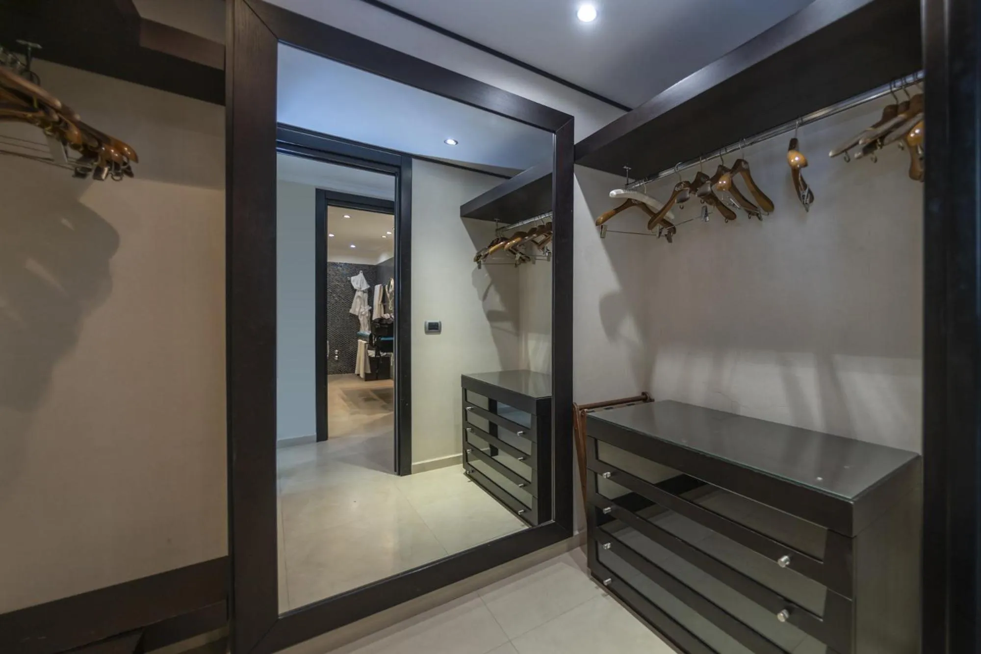 wardrobe in Punta Molino Beach Resort & Thermal Spa