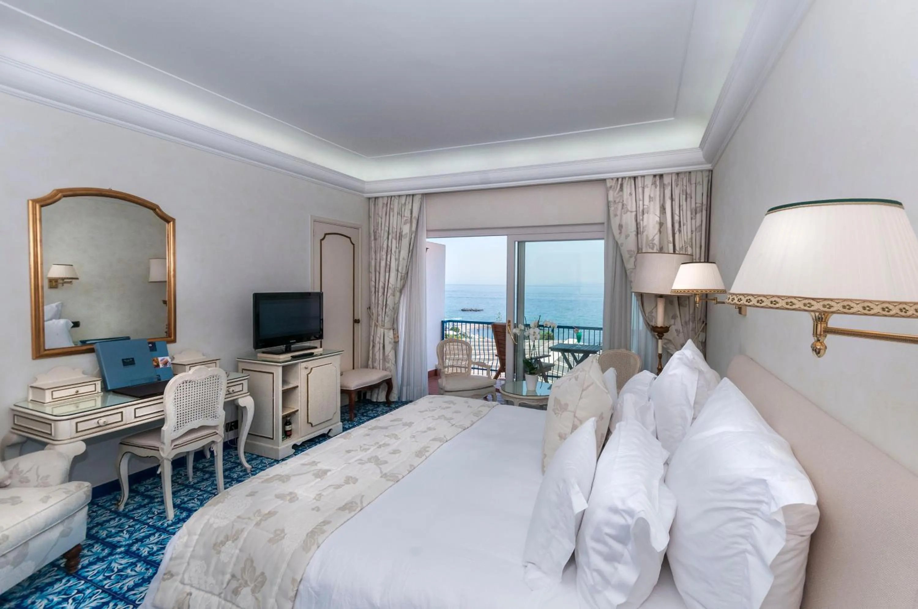 Bed in Punta Molino Beach Resort & Thermal Spa