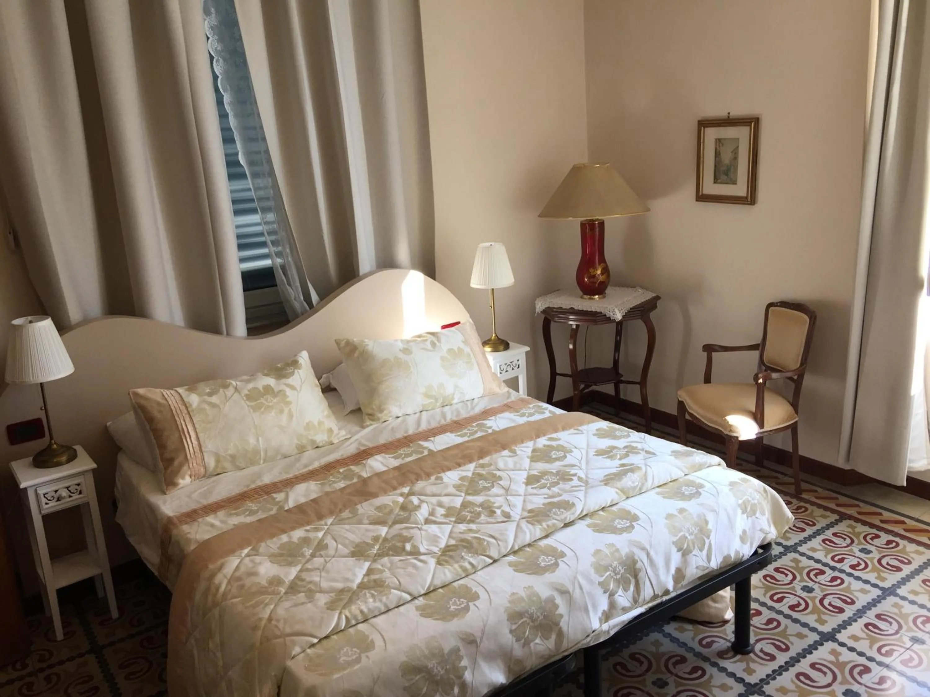 Shower, Bed in Lucca Relais