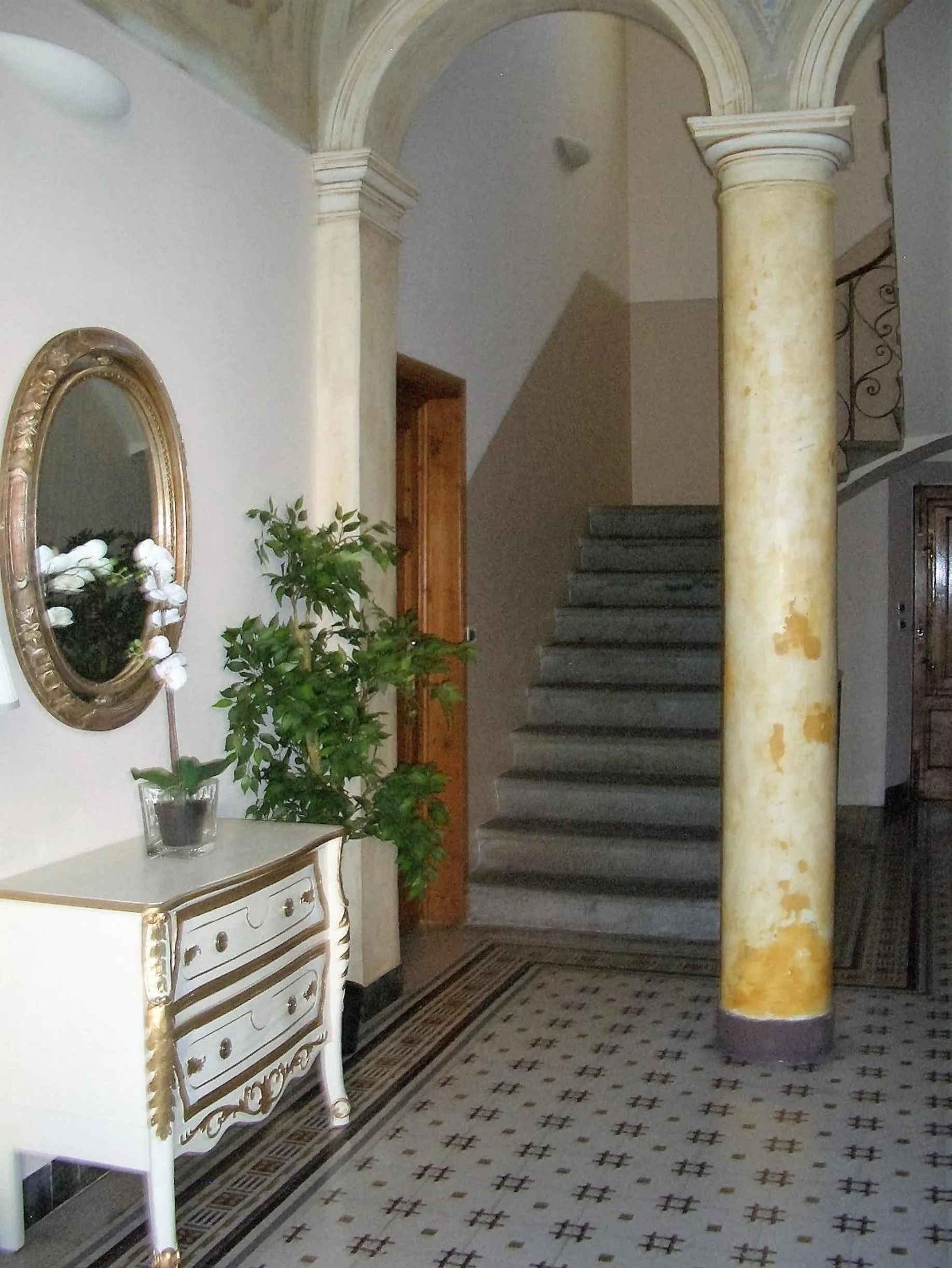 Decorative detail in Lucca Relais