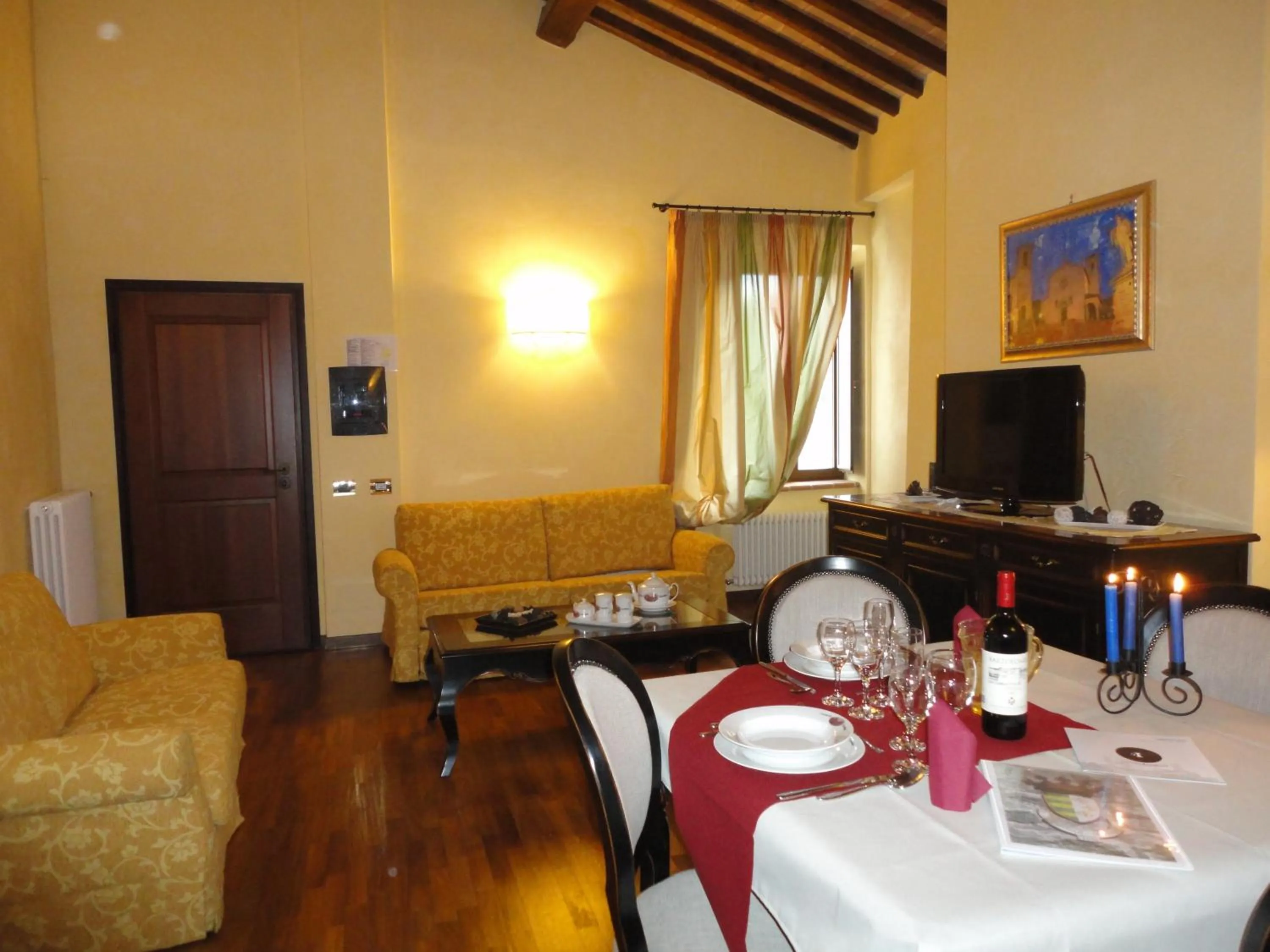 TV and multimedia in Castello Izzalini Todi Resort