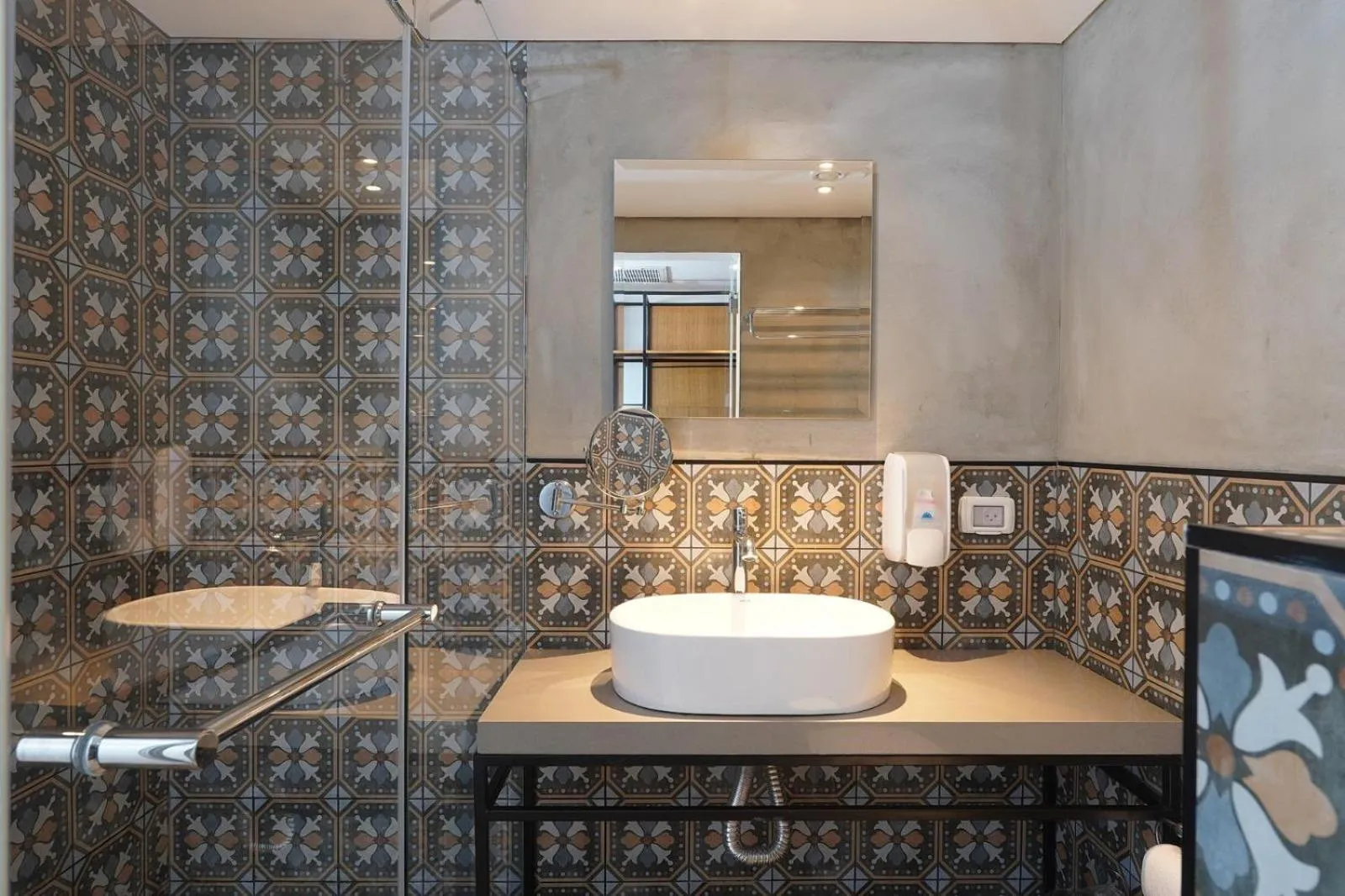 Toilet in Haifa Tower Hotel - מלון מגדל חיפה