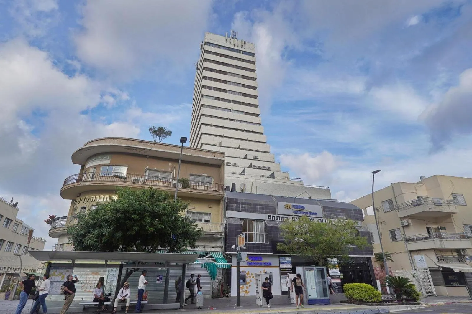Property building in Haifa Tower Hotel - מלון מגדל חיפה